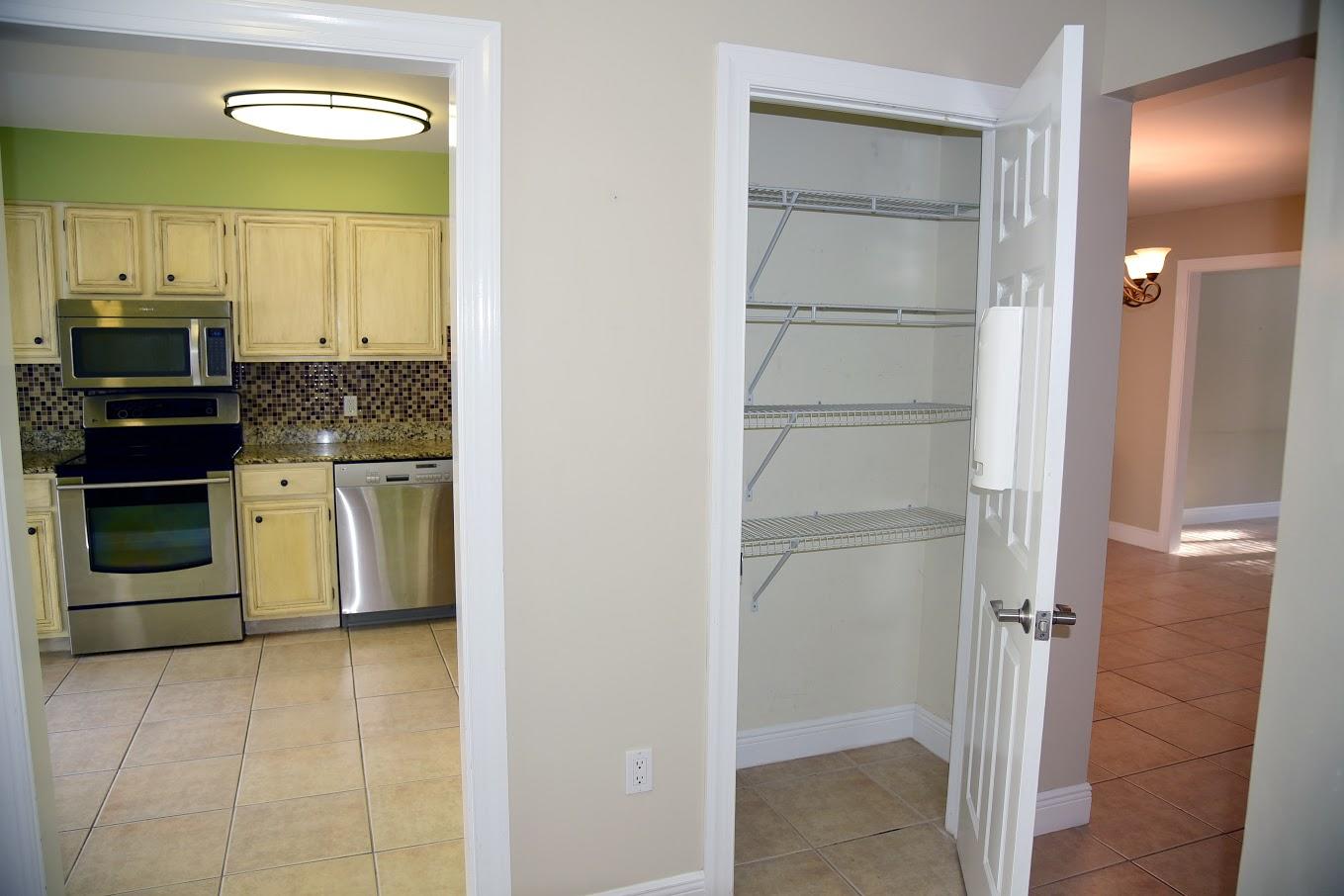 ROYAL OAK VILLAS BLUEWATER BAY - Residential