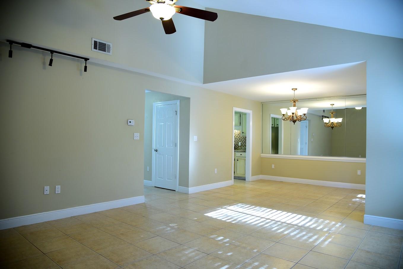 ROYAL OAK VILLAS BLUEWATER BAY - Residential