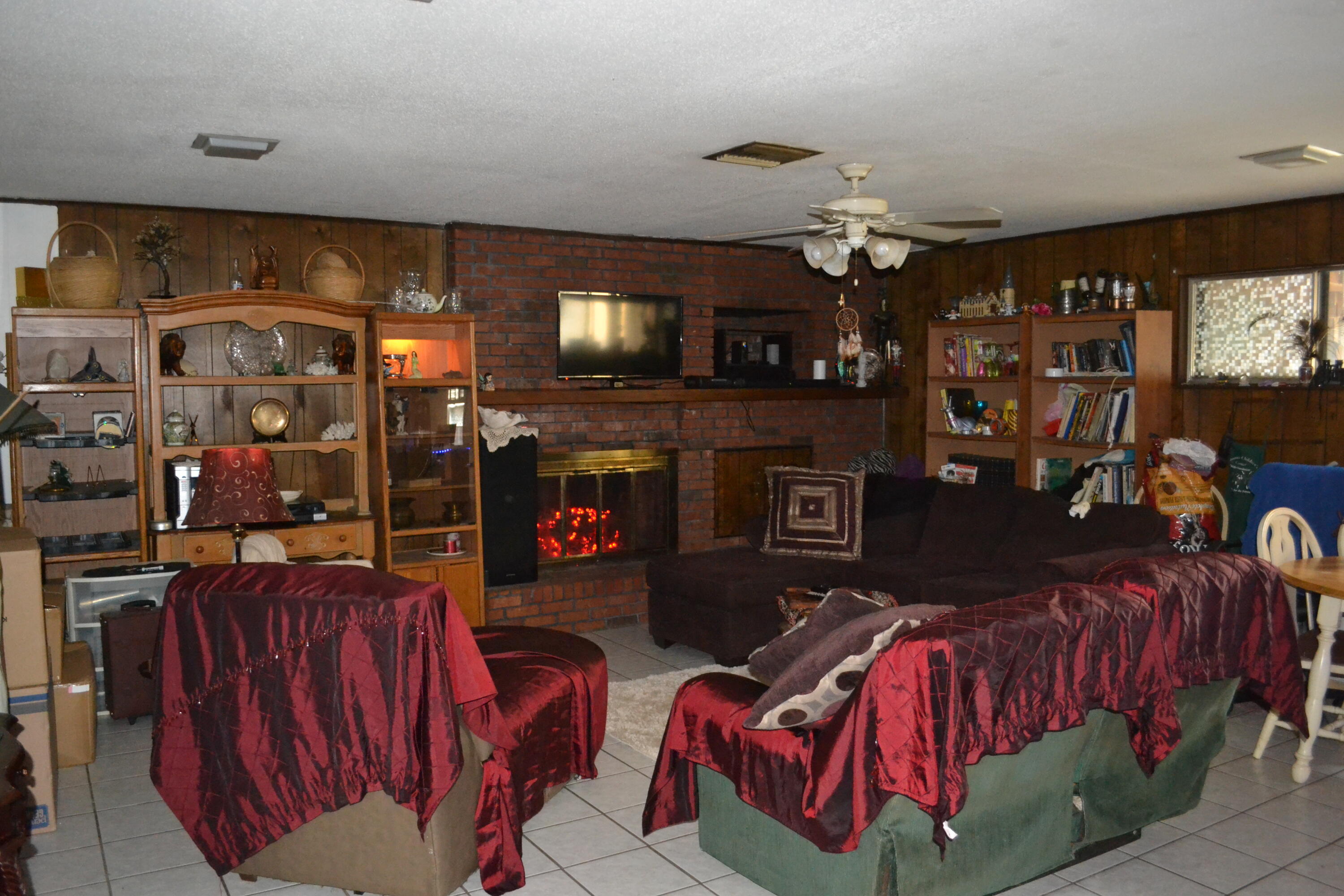 RACE TRACK ROAD S/D LOT 5 BLK G - Residential