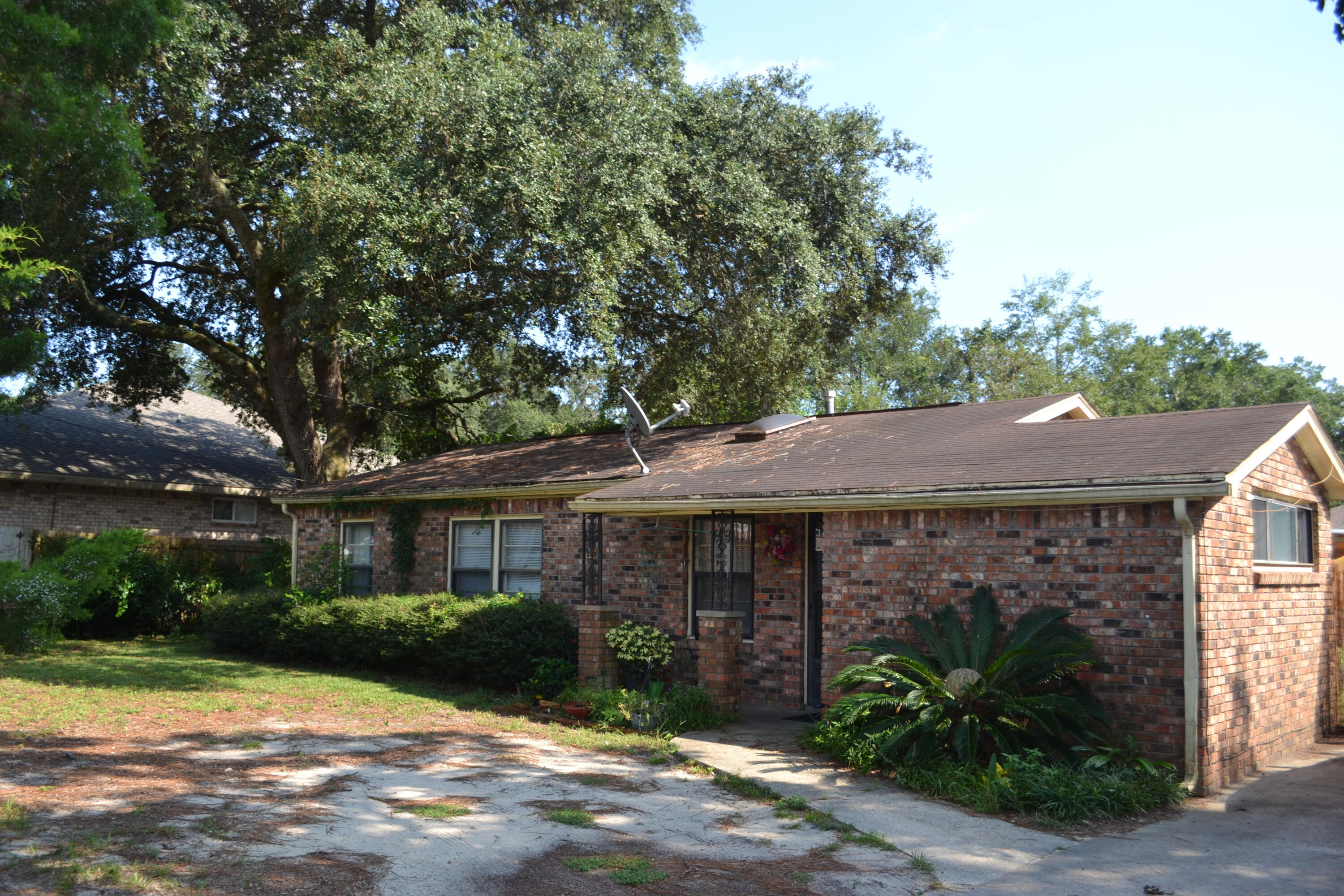 RACE TRACK ROAD S/D LOT 5 BLK G - Residential