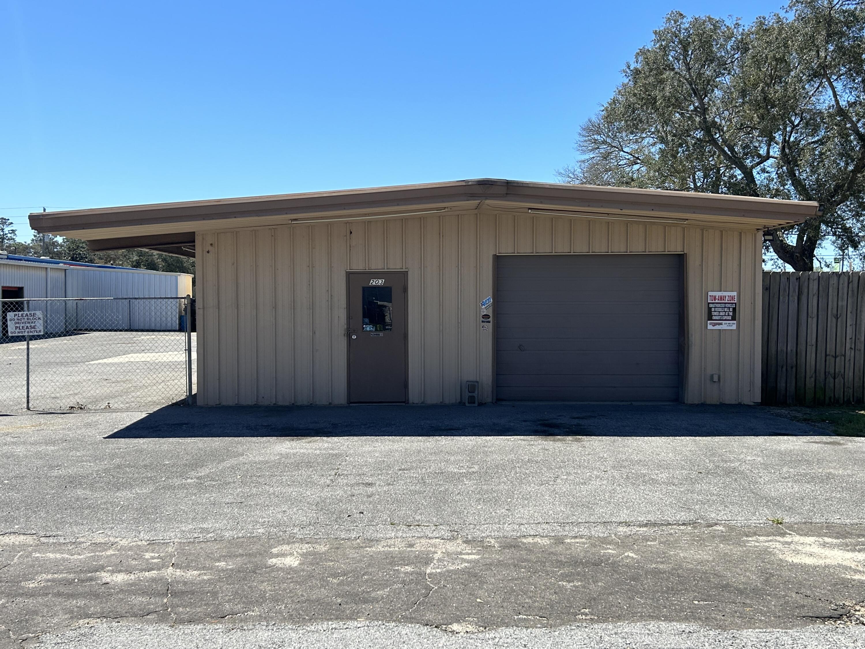 Truman Street Warehouse Park is a well-established warehouse property featuring a 4,040 square foot flex warehouse space with 312 sqft of heated and cooled office space and bathroom.