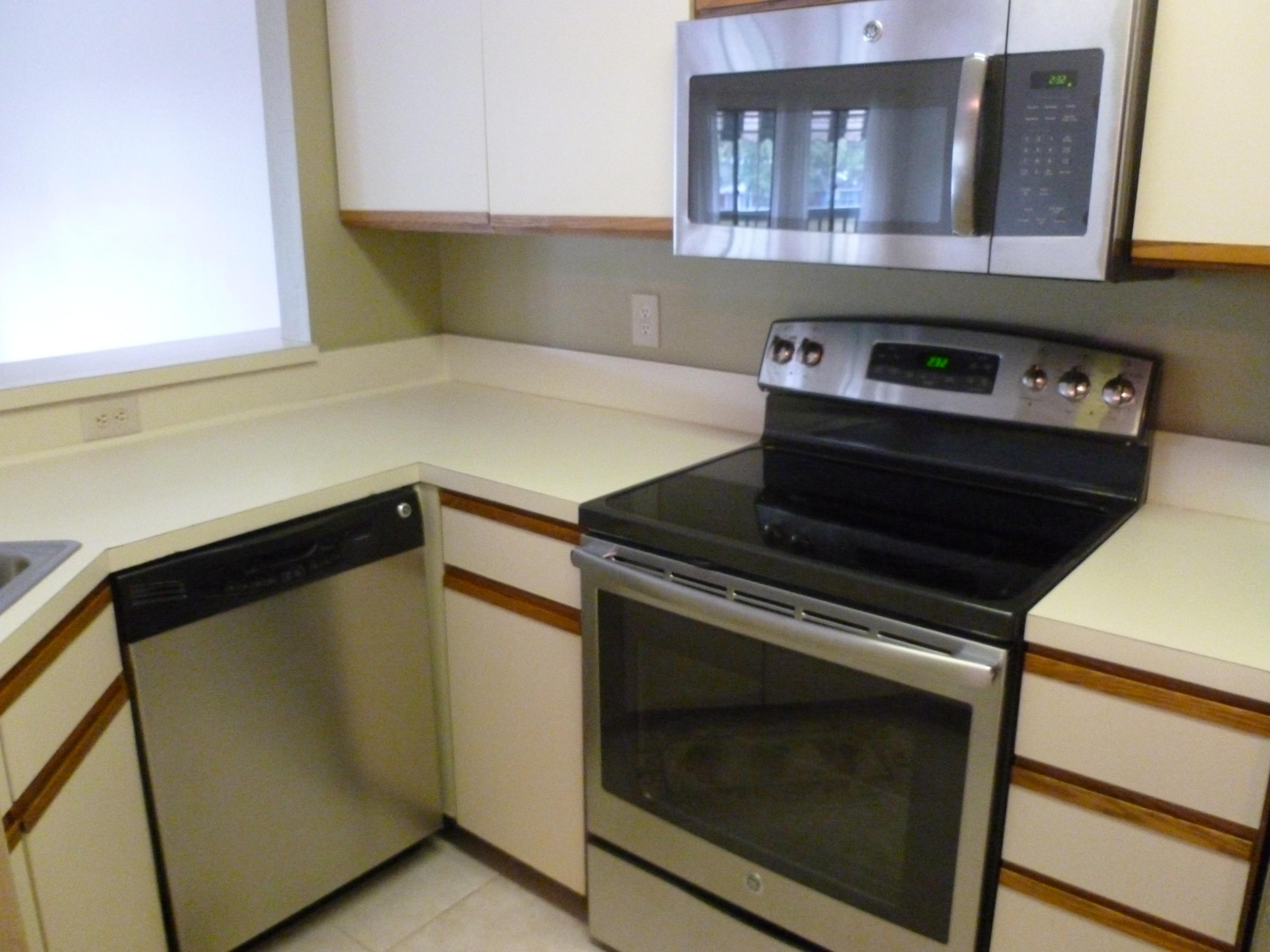 LAKESIDE CONDO AT BLUEWATER BAY - Residential