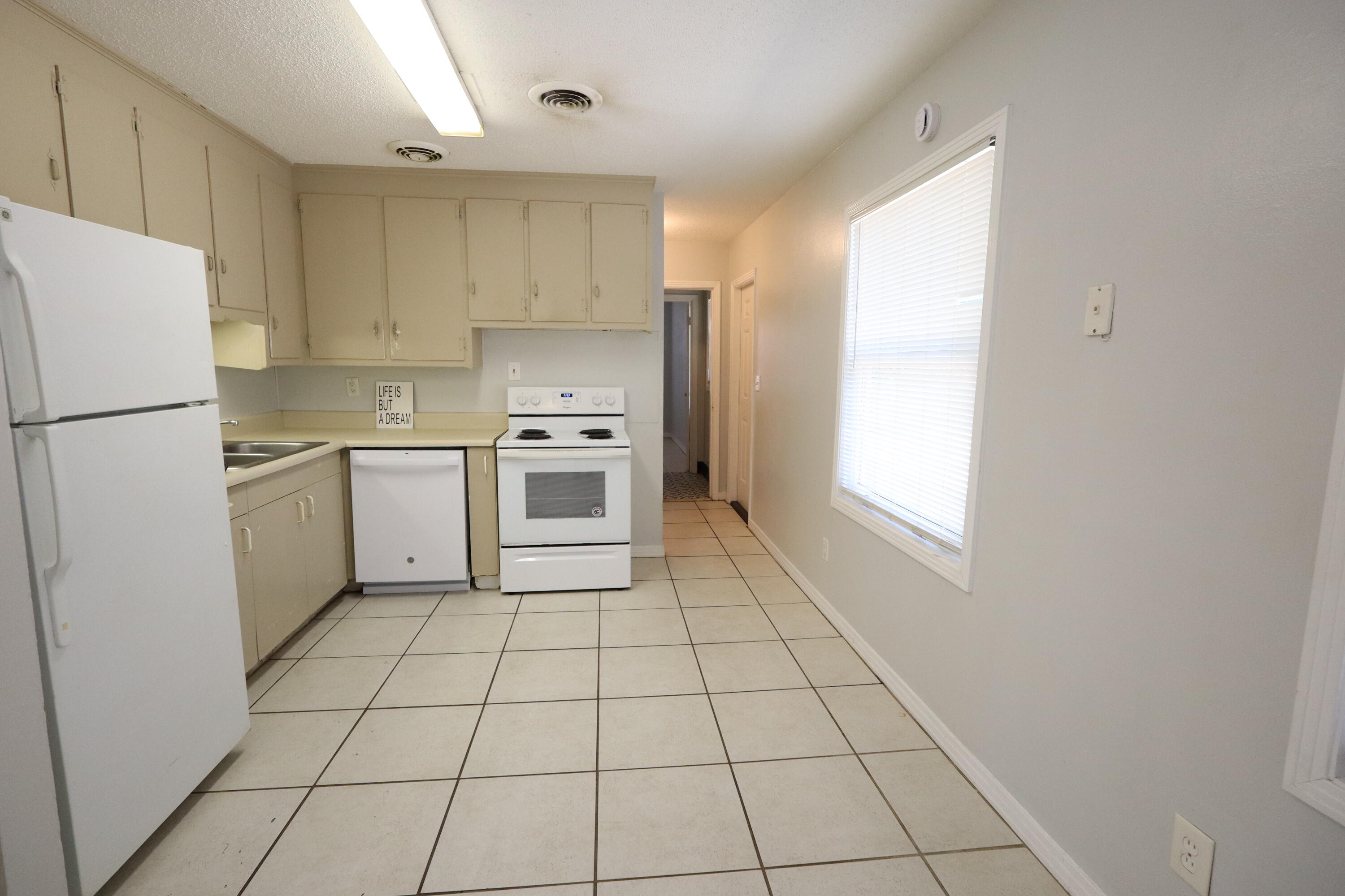 SANTA MARKELLA - Residential Lease