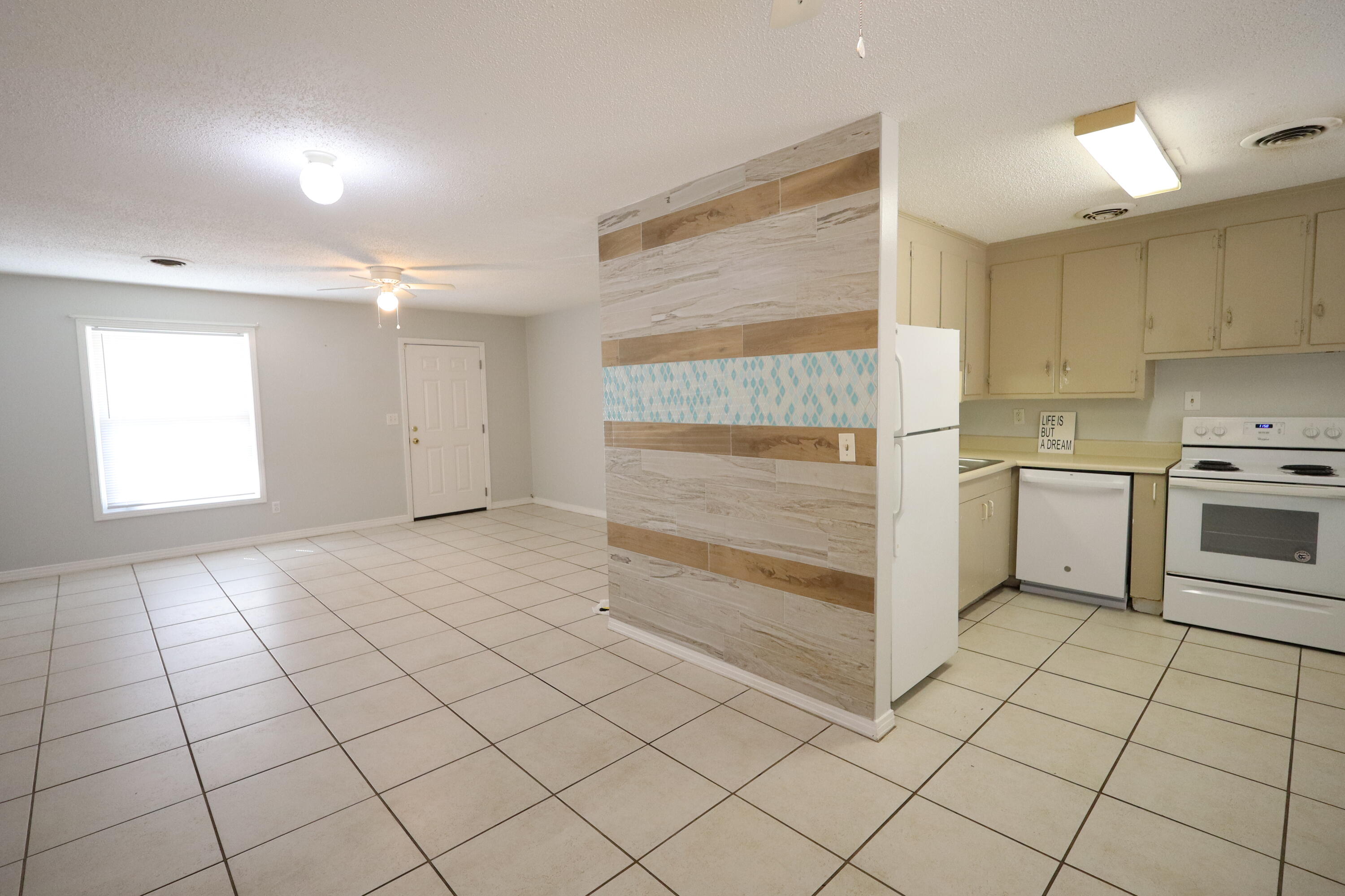 SANTA MARKELLA - Residential Lease