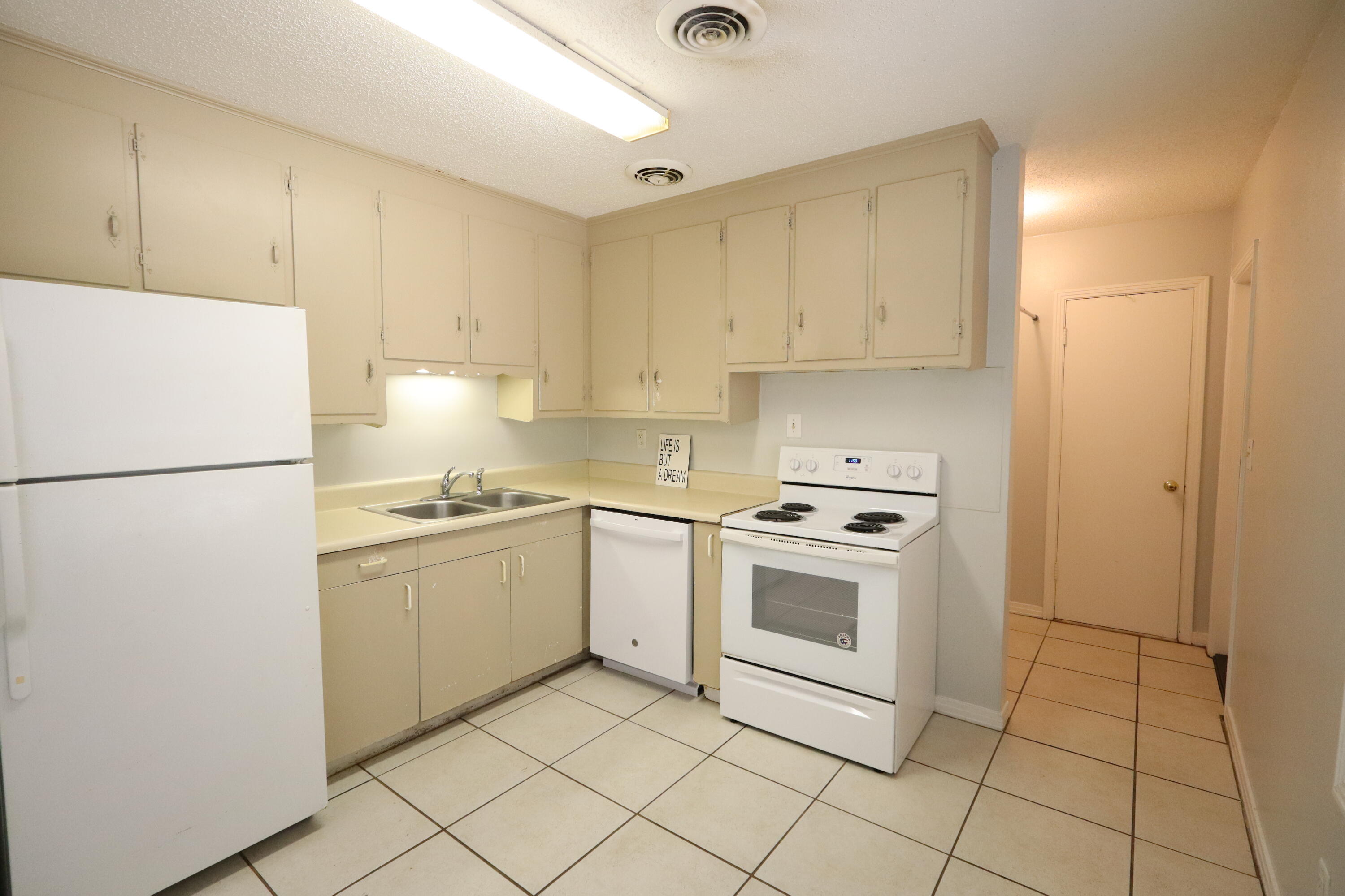 SANTA MARKELLA - Residential Lease