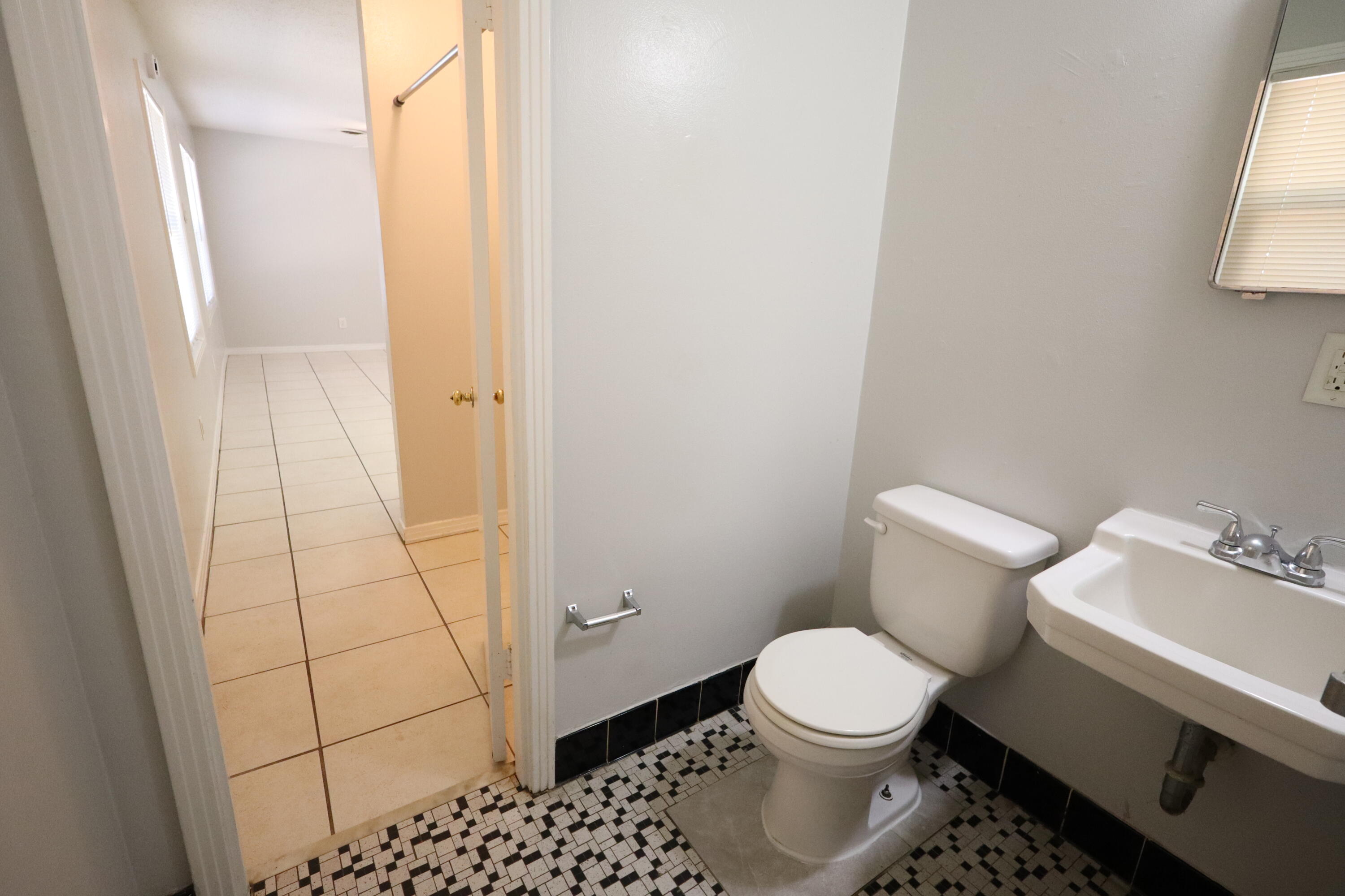 SANTA MARKELLA - Residential Lease