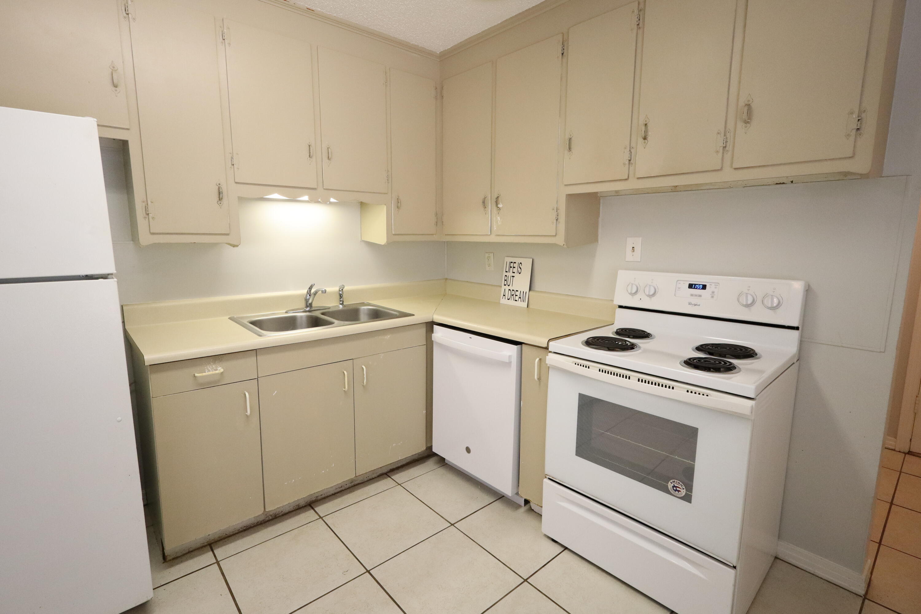 SANTA MARKELLA - Residential Lease