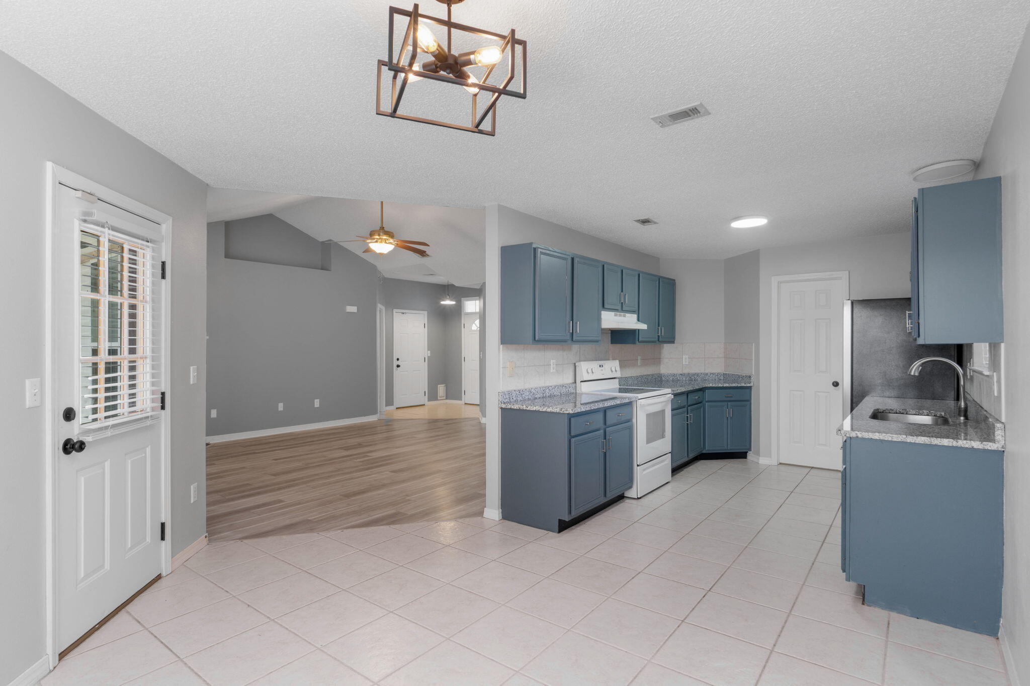 RIVERCHASE PH II - Residential