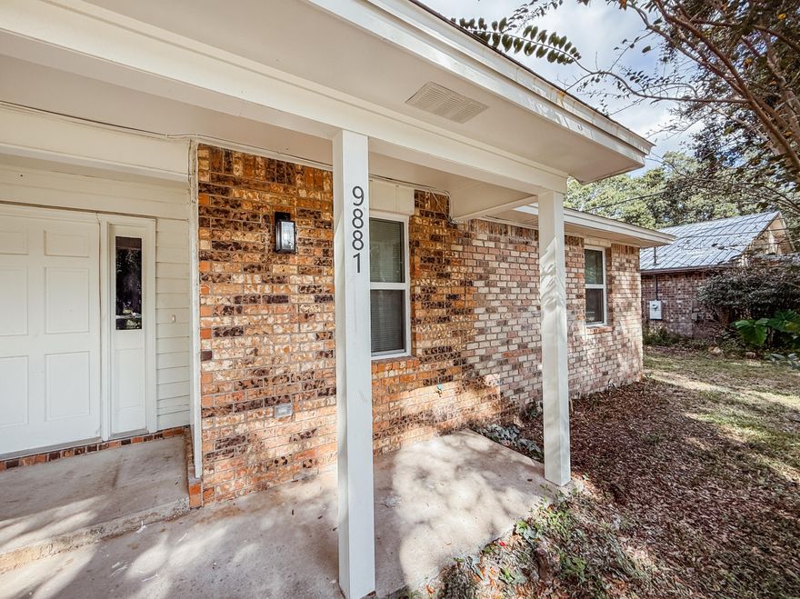 Available NOW! Newly remodeled duplex, 2/1 in the heart of Pensacola! New paint, new cabinets, new fixtures, and washer and dryer hookups. Spacious bedrooms, ample living room space, laundry room off the back porch.  Convenient to shopping, restaurants, and schools. No smoking in the unit. Pets under 30 lbs will be allowed with a $400 non-refundable pet fee and $25 per month per pet. Applications are done online at www.rentgoodlie.com