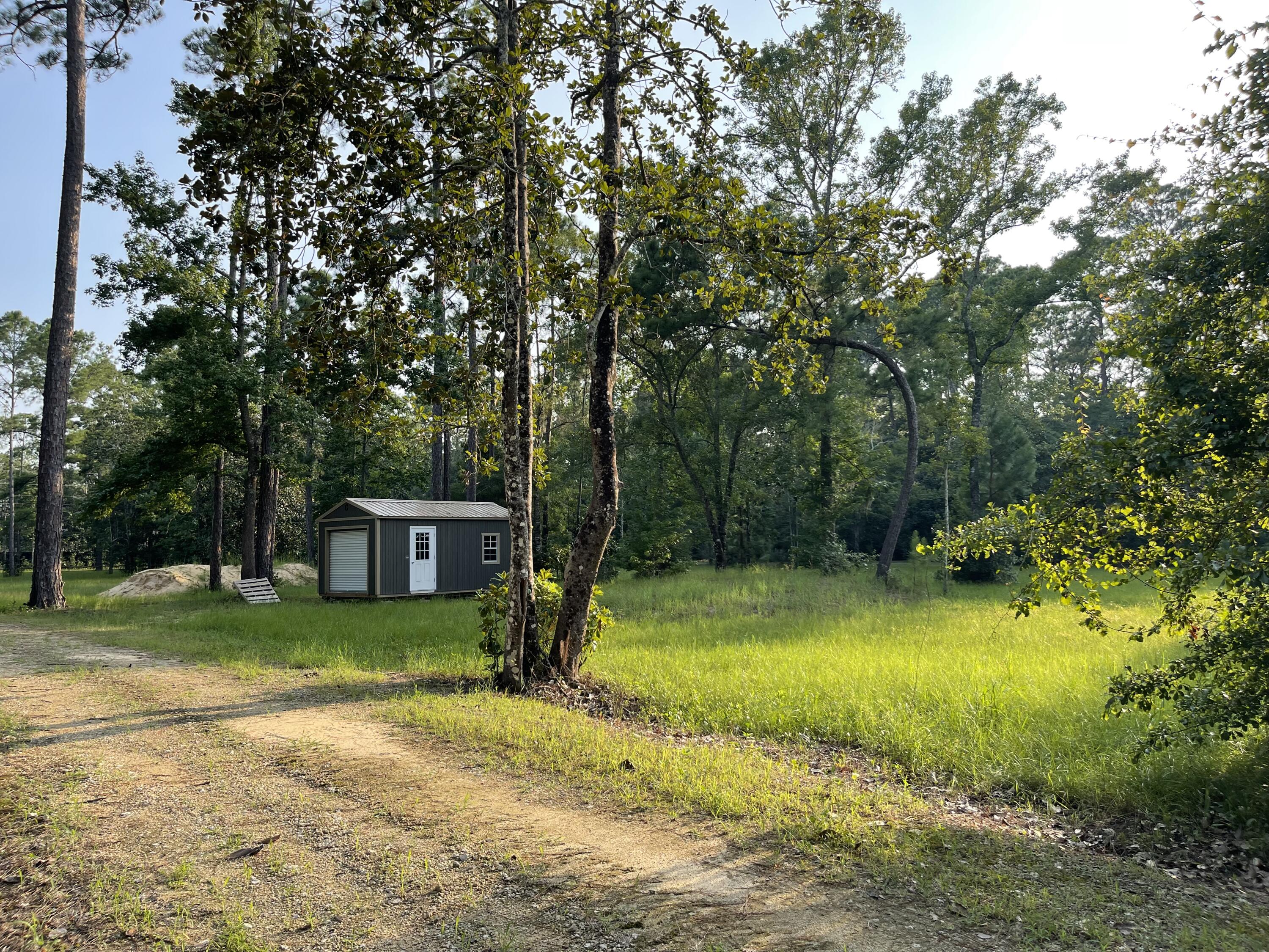 NO RECORDED SUBDIVISION - Land