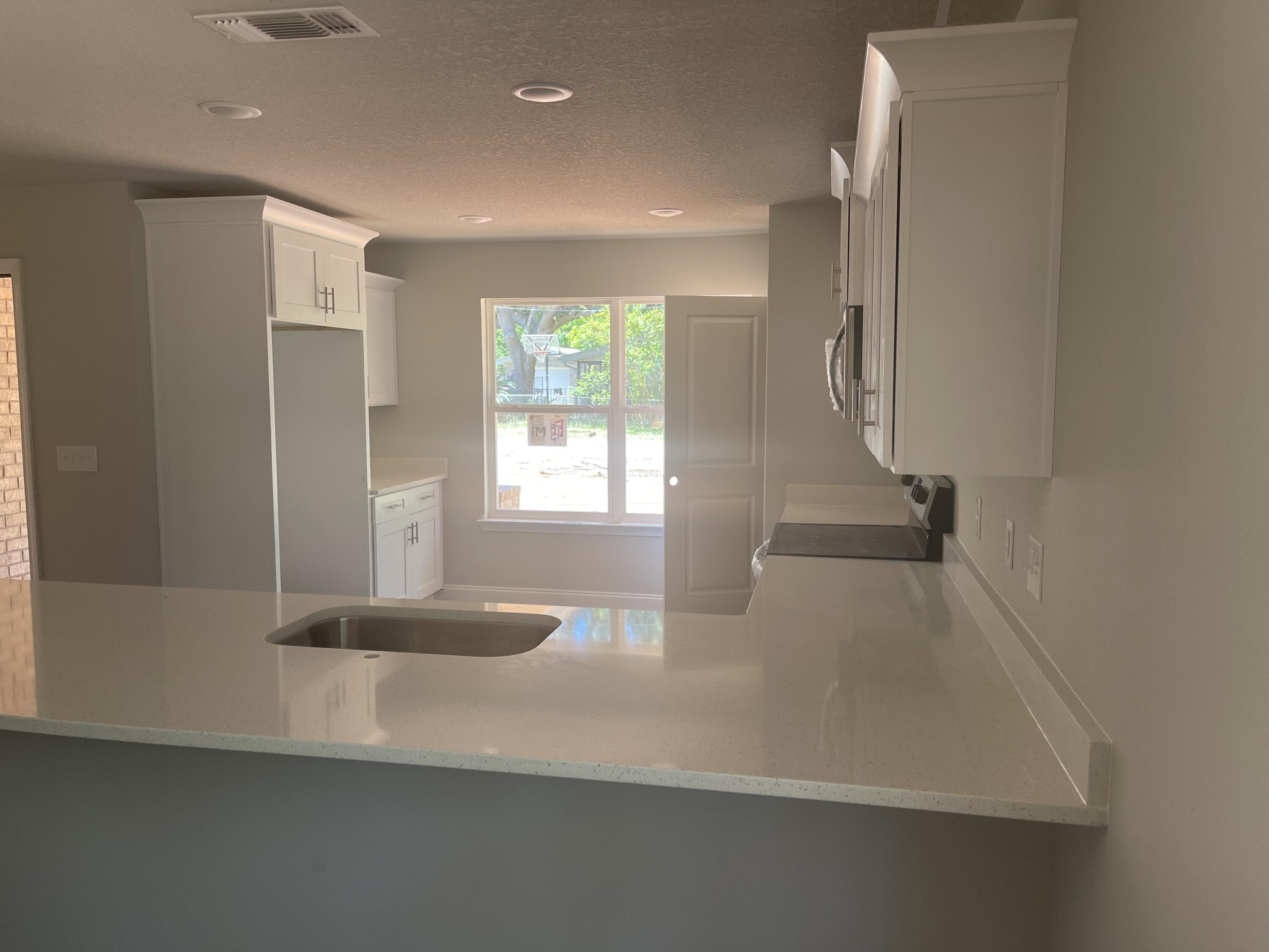 CRESCENT SHORES - Residential