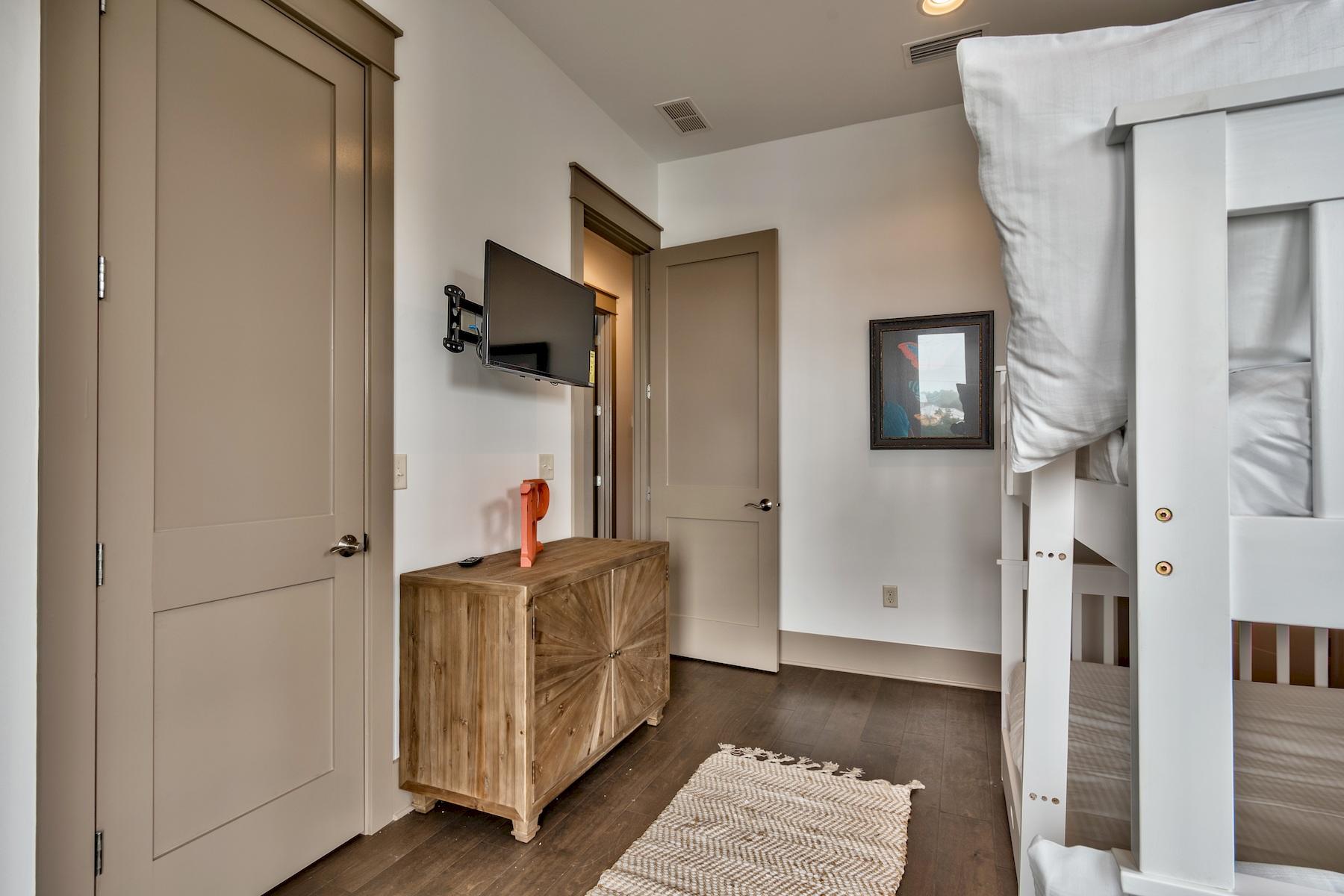 BEACH HIGHLANDS - Residential