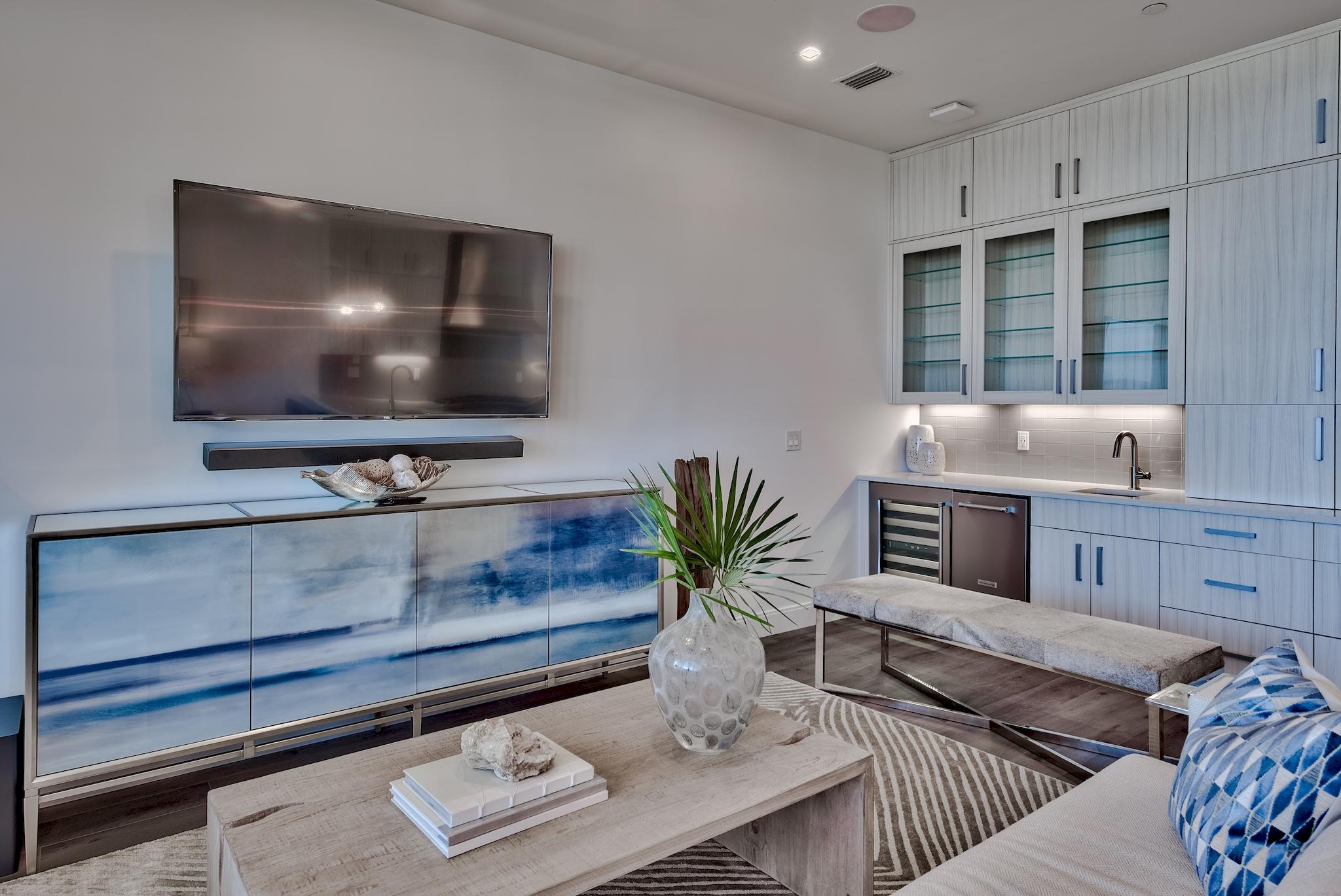 CREST DEVELOPMENT - Residential