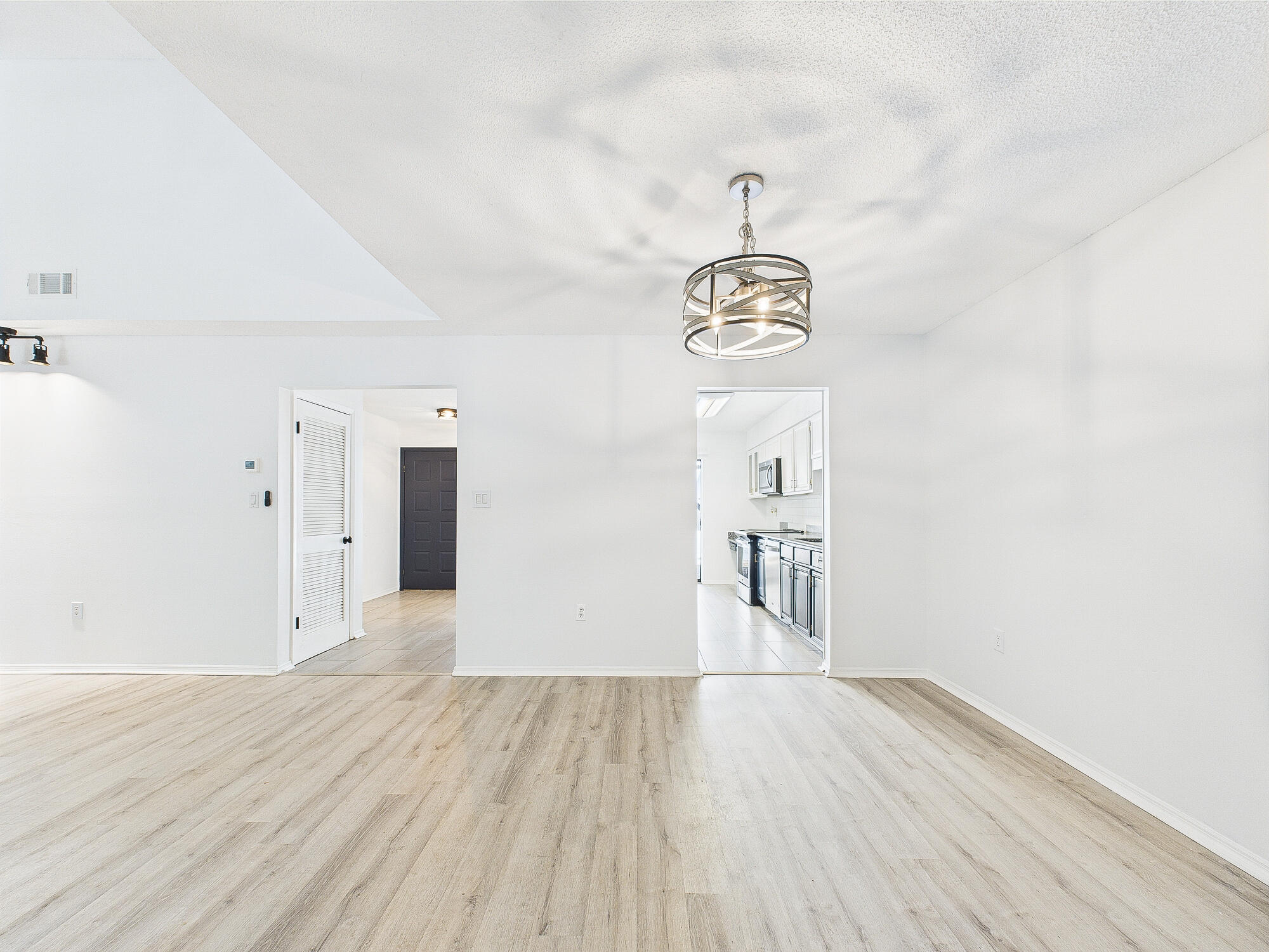 ROYAL OAK VILLAS BLUEWATER BAY - Residential