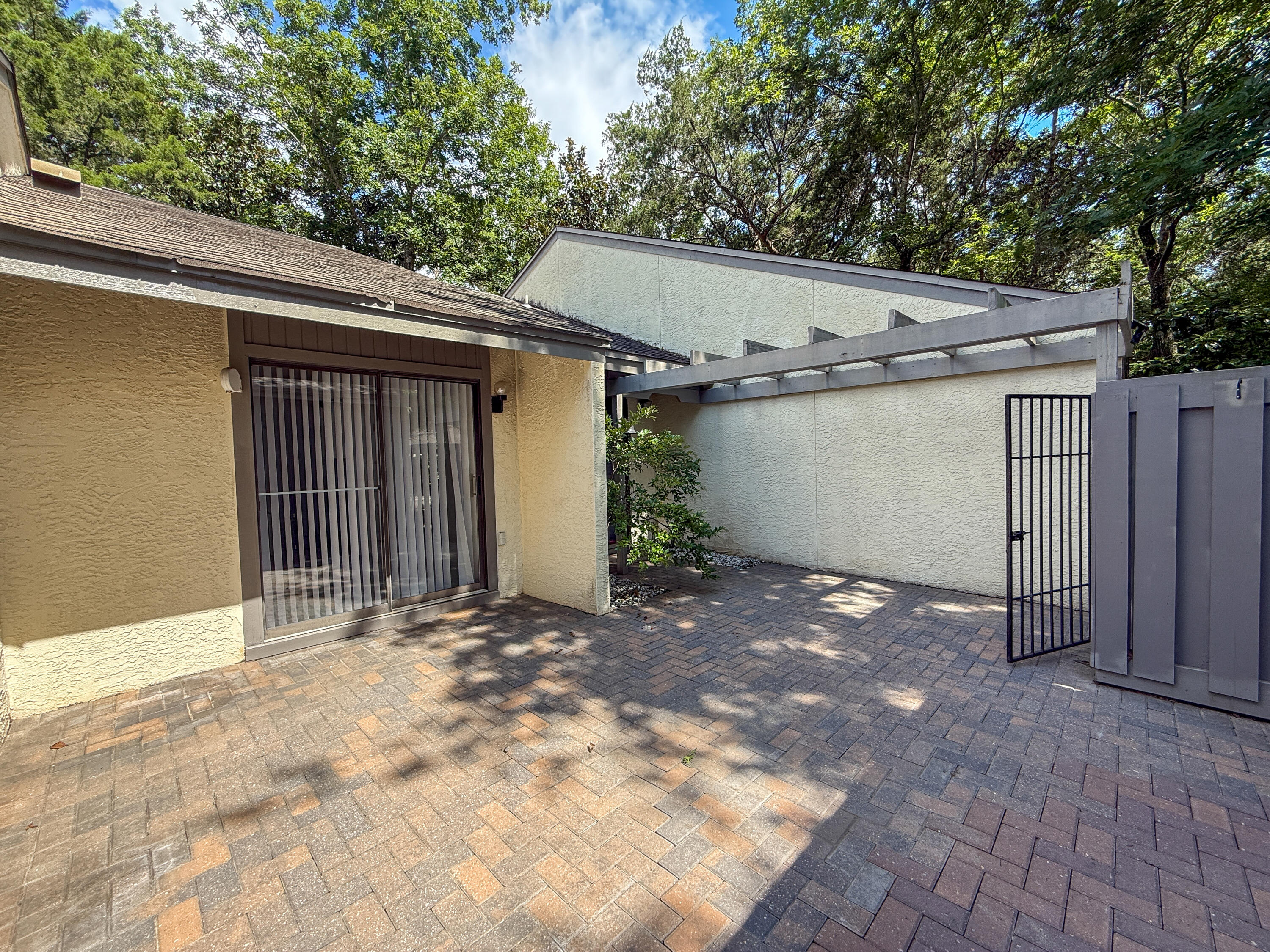 ROYAL OAK VILLAS BLUEWATER BAY - Residential