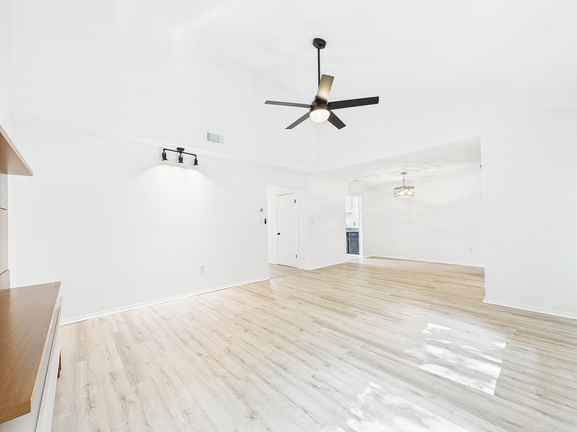 ROYAL OAK VILLAS BLUEWATER BAY - Residential