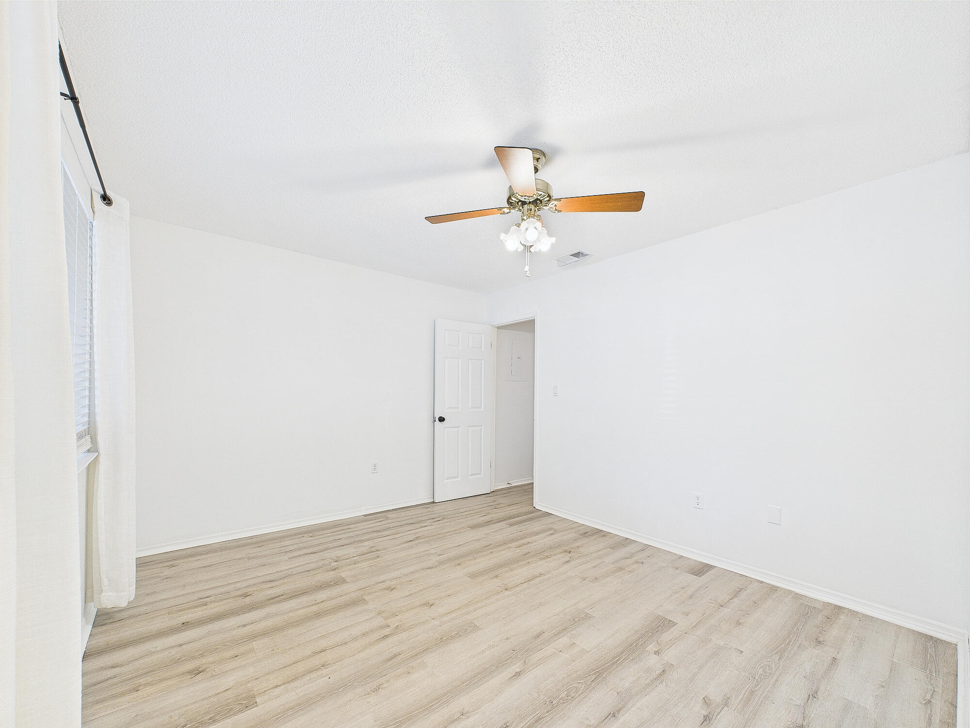 ROYAL OAK VILLAS BLUEWATER BAY - Residential