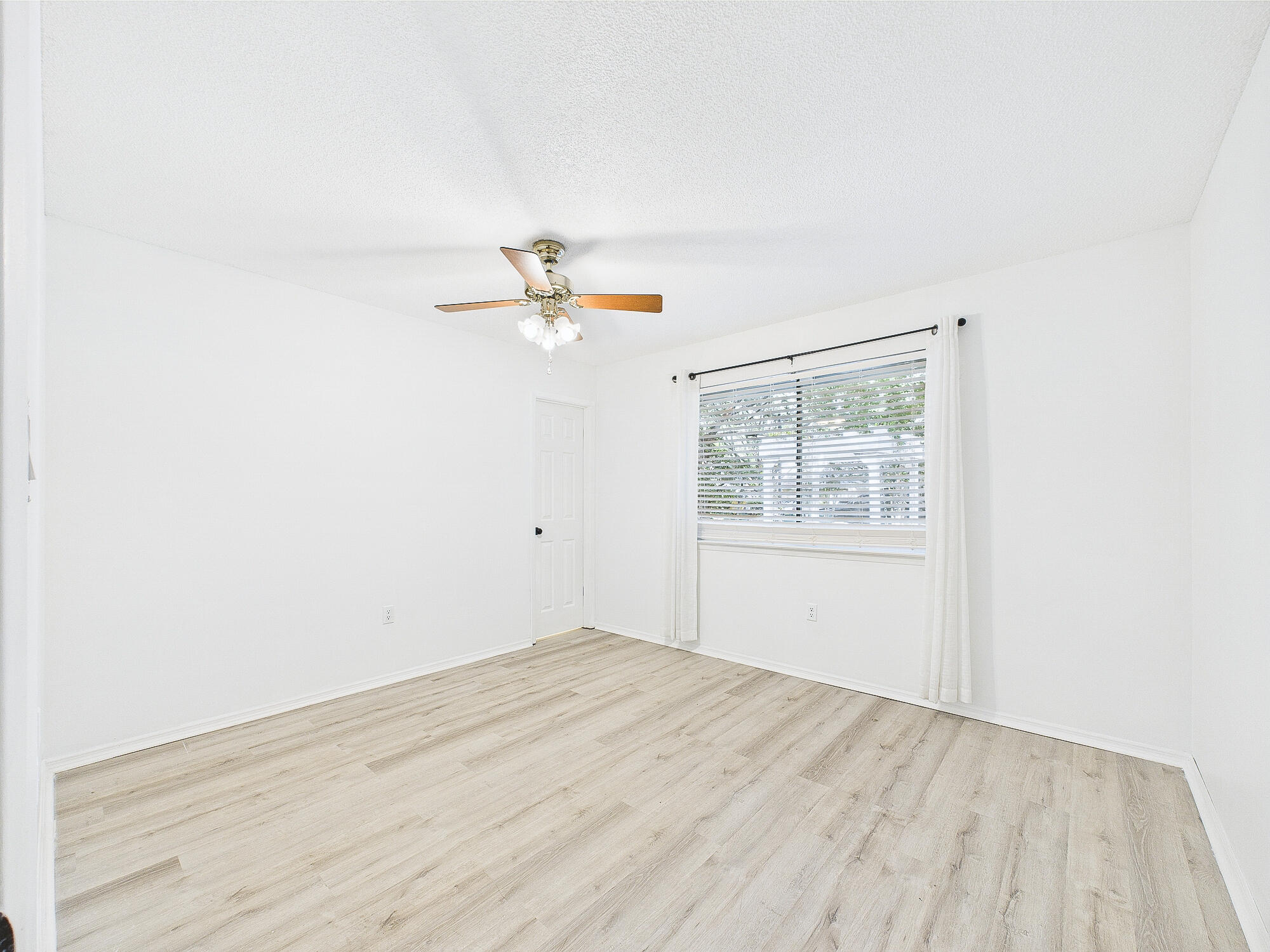 ROYAL OAK VILLAS BLUEWATER BAY - Residential