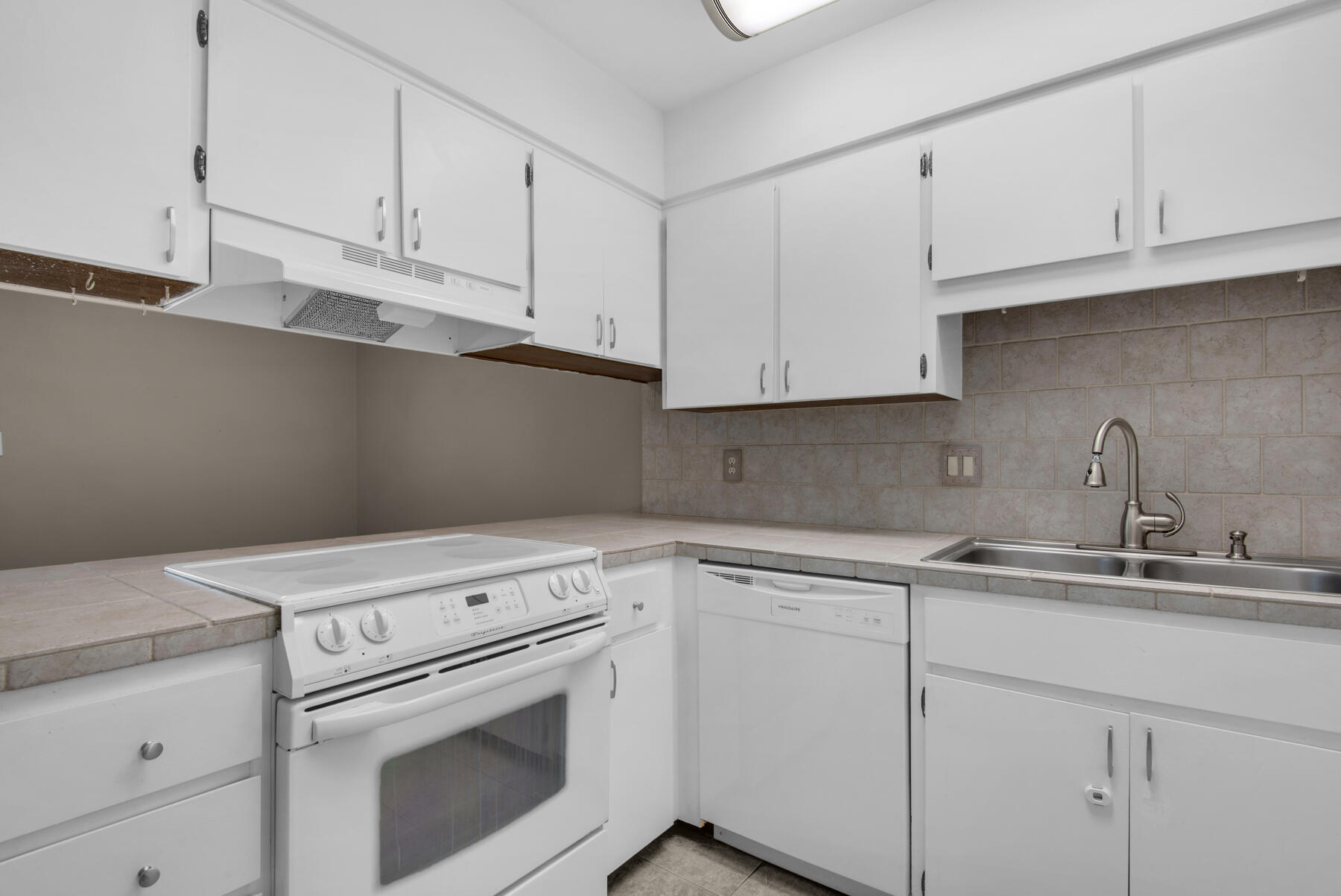 PILLAR OAKS - Residential Lease