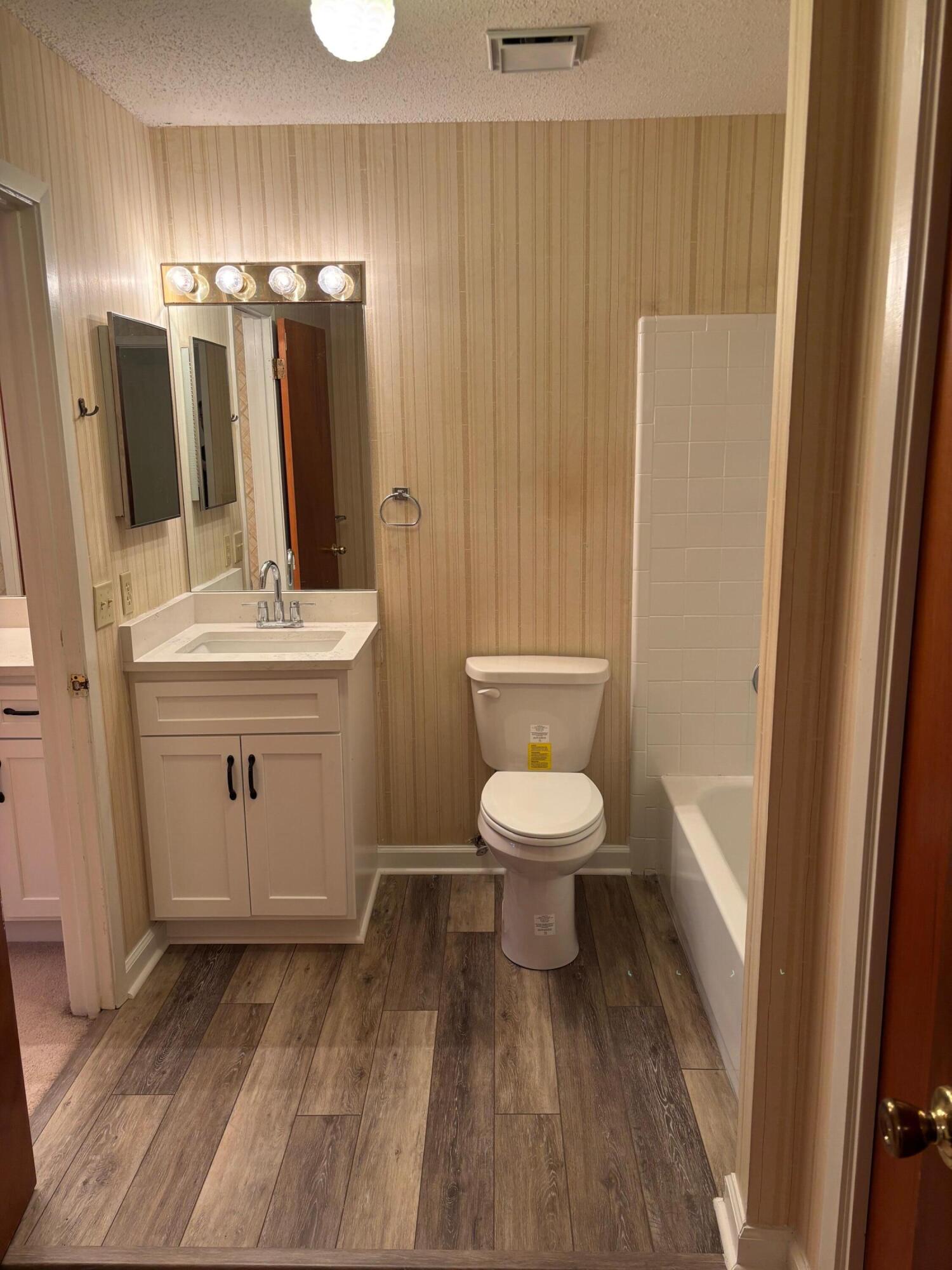 FOREST VIEW T/H - Residential Lease