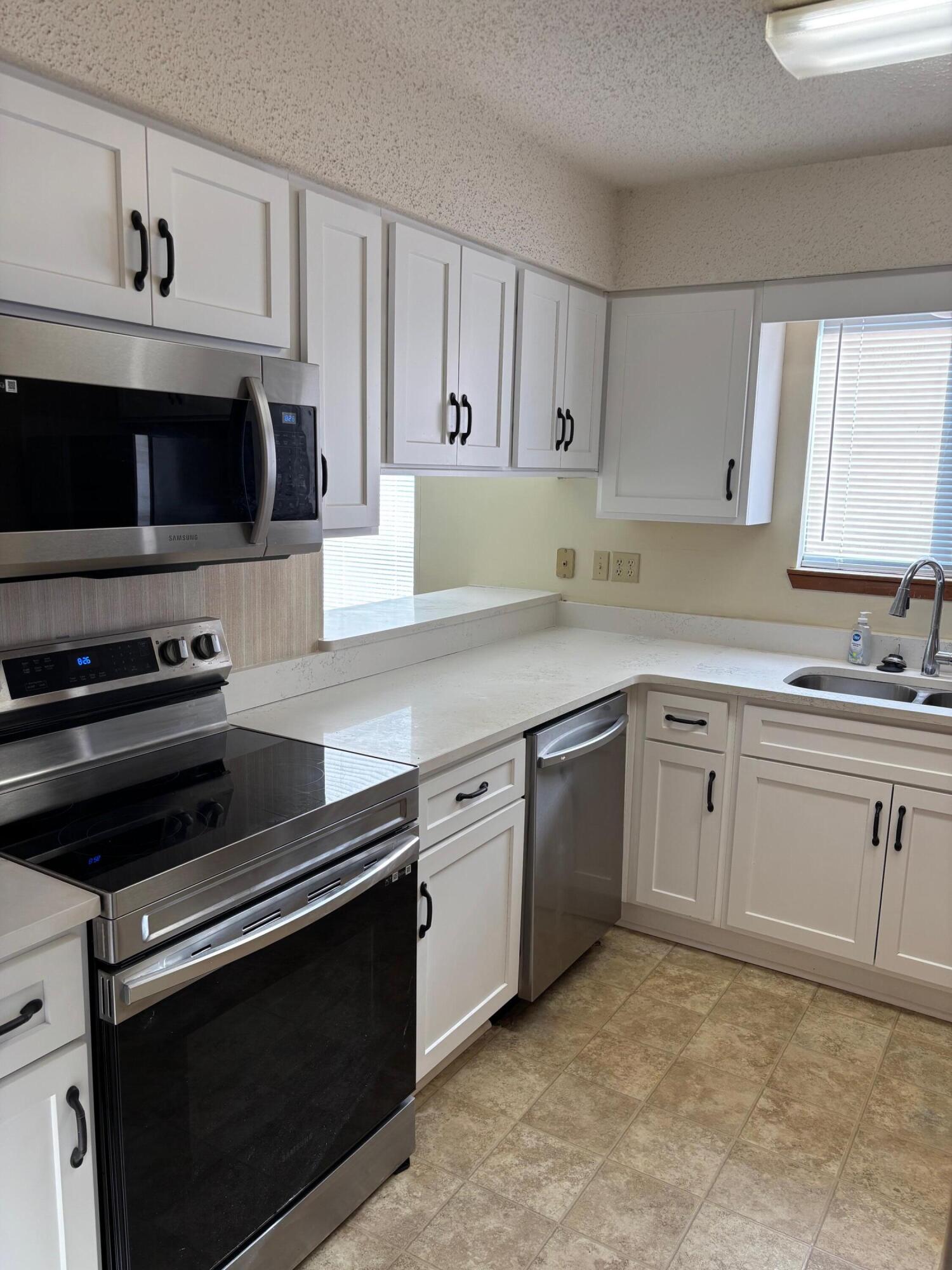 FOREST VIEW T/H - Residential Lease