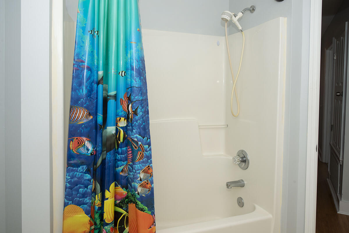 AZALEA GARDENS DESTIN - Residential Lease