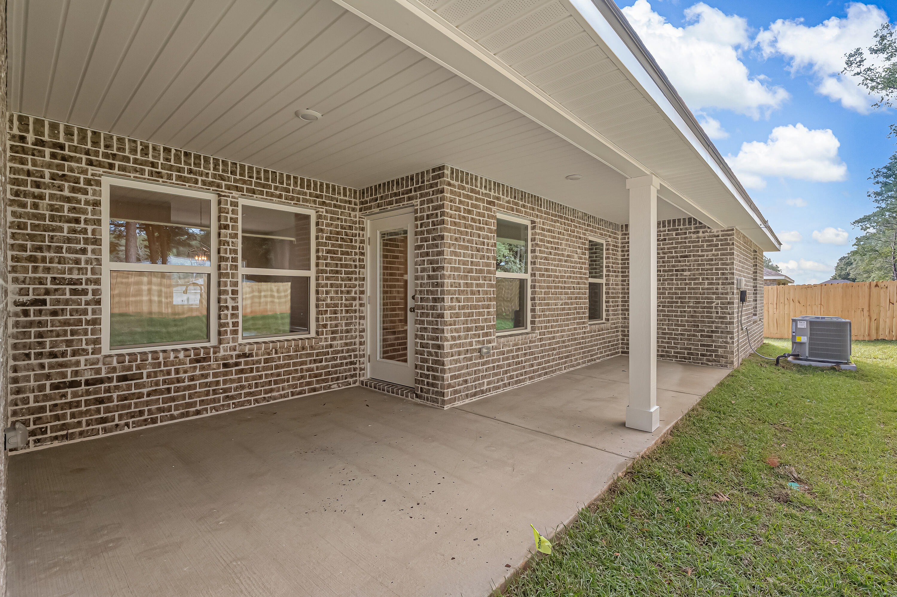 OAK HOLLOW - Residential