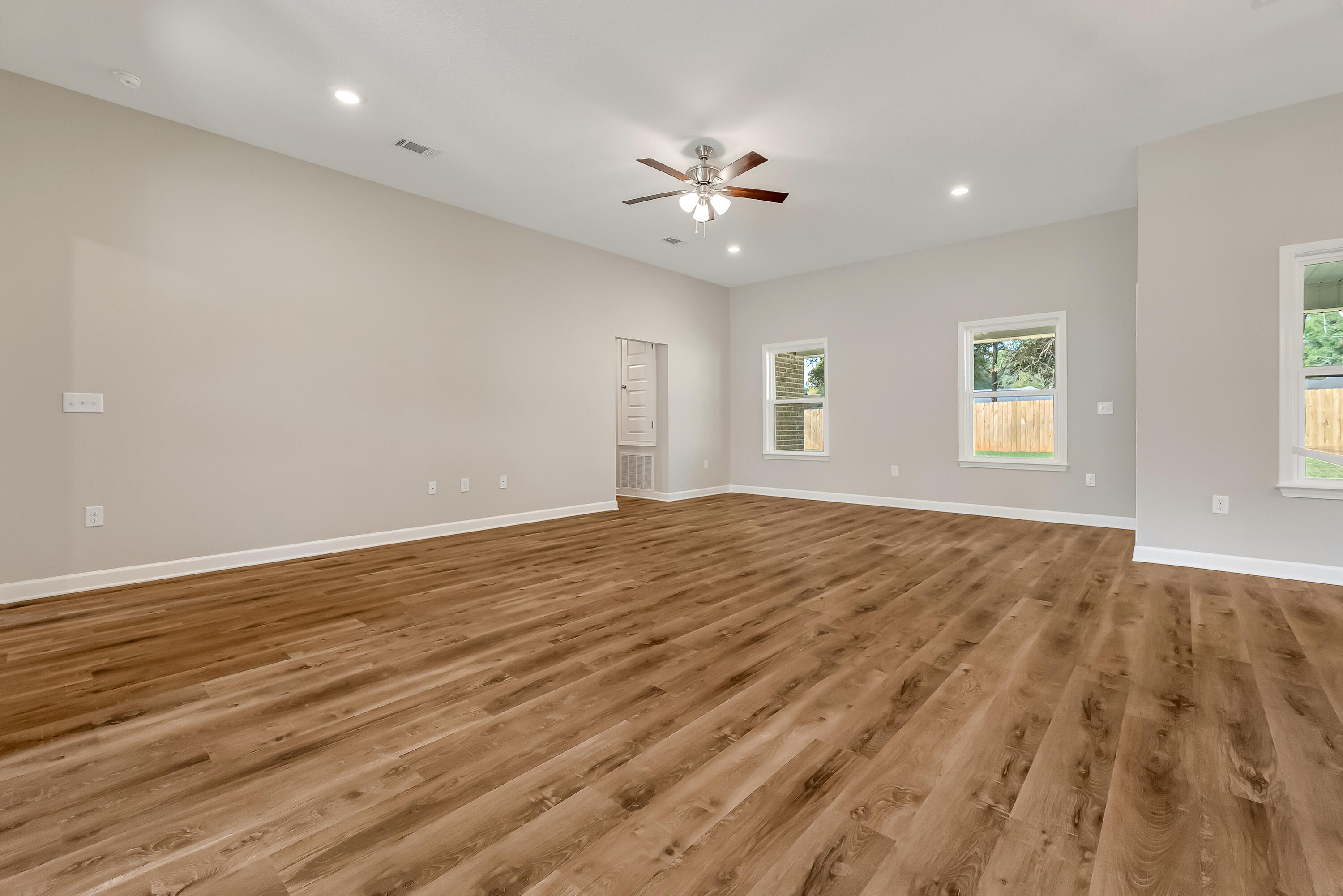 OAK HOLLOW - Residential