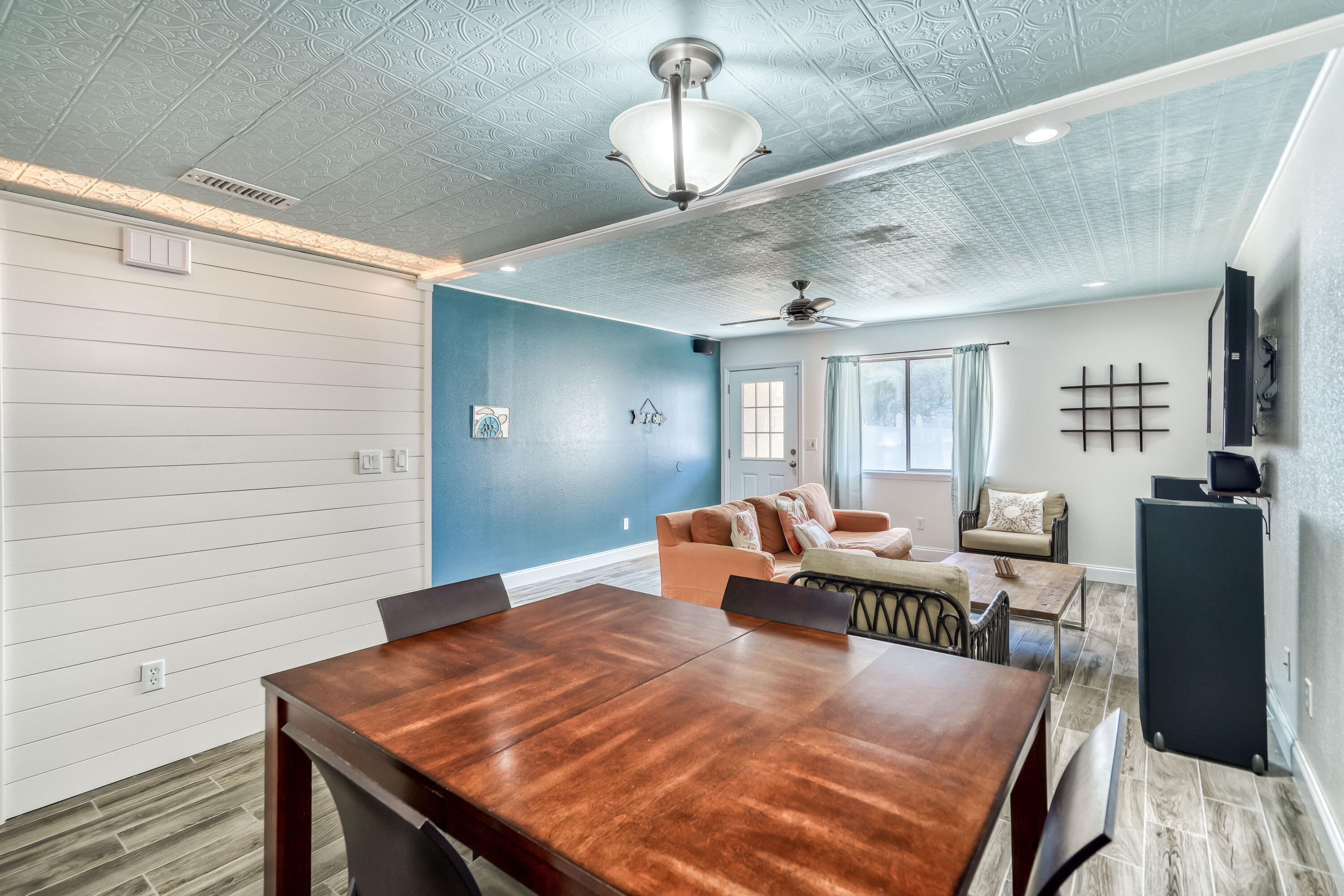 HOLIDAY BEACH UNIT 16 - Residential