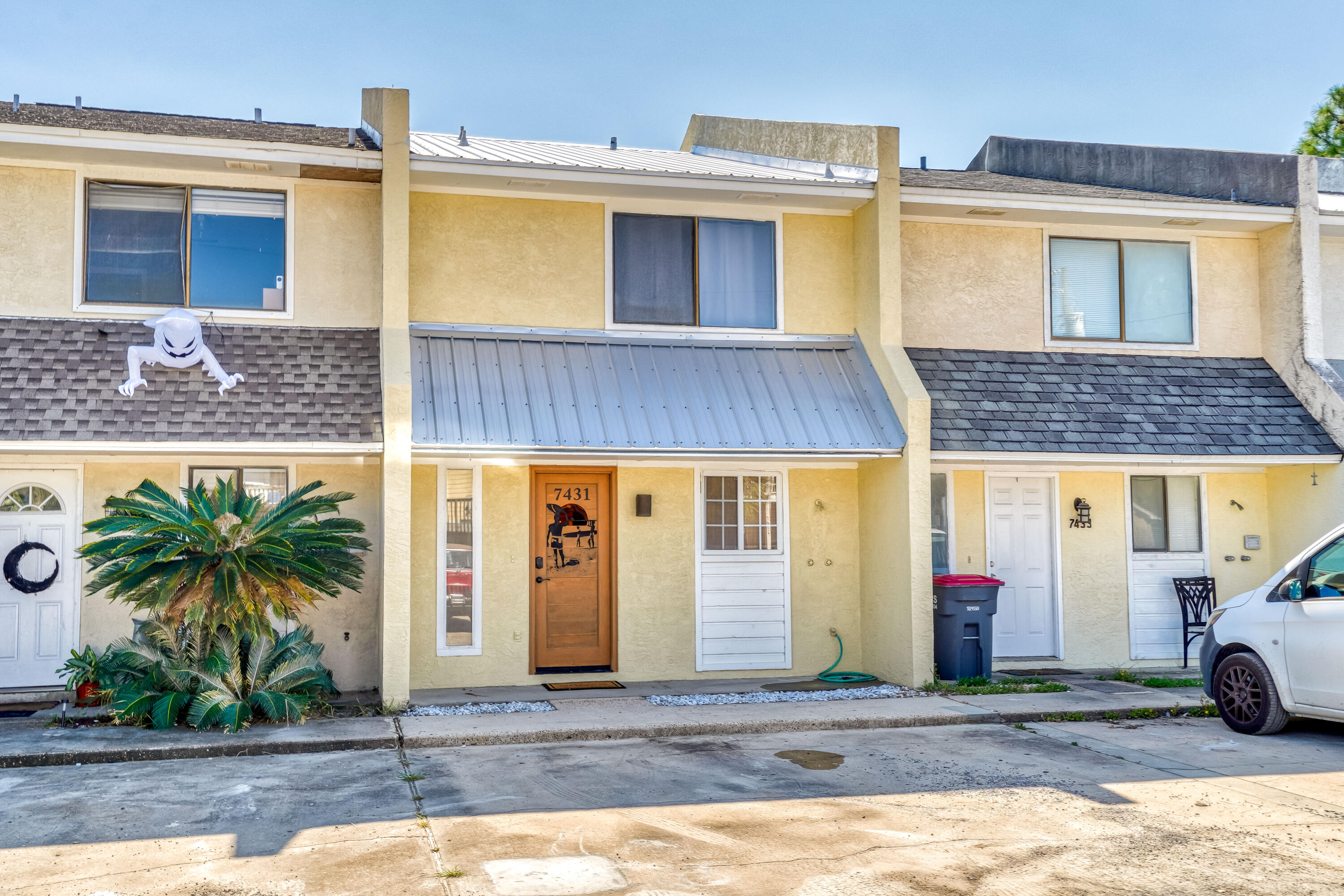 HOLIDAY BEACH UNIT 16 - Residential