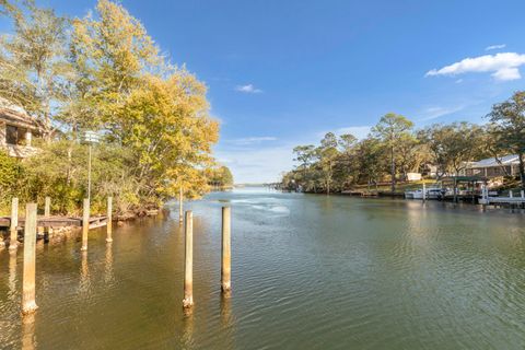 A home in Niceville