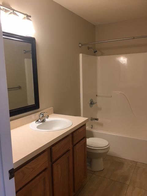 TWIN LAKES PHASE II - Residential Lease