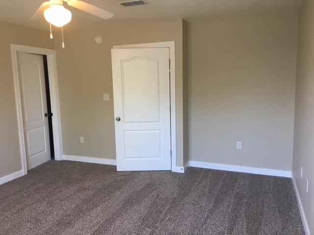 TWIN LAKES PHASE II - Residential Lease