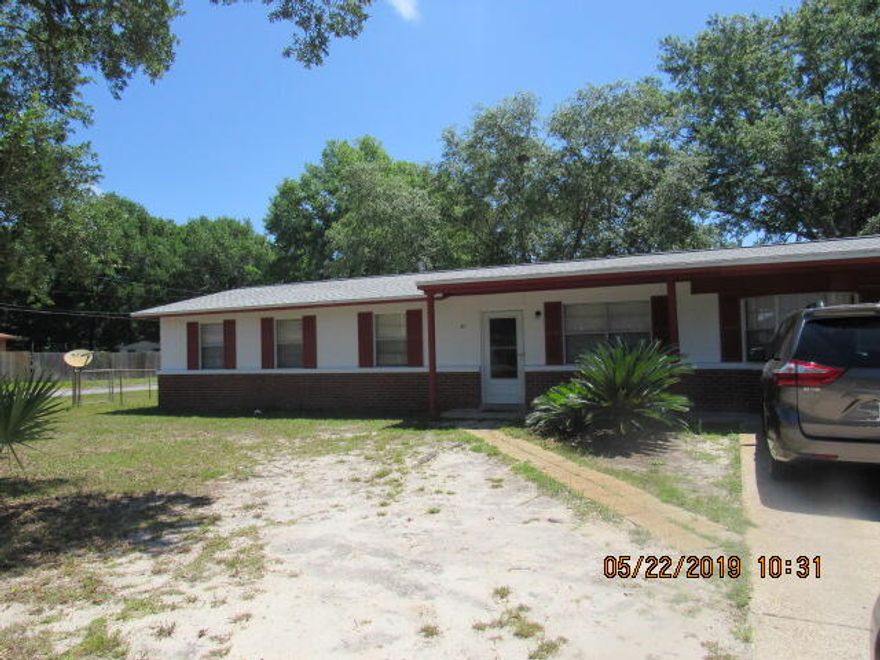 Mid town Fort Walton Beach. Minutes to both Eglin AFB and Hurlburt Field. Large corner lot.  Back yard fenced with chain link. 
Lawn pump and sprinkler system on well.