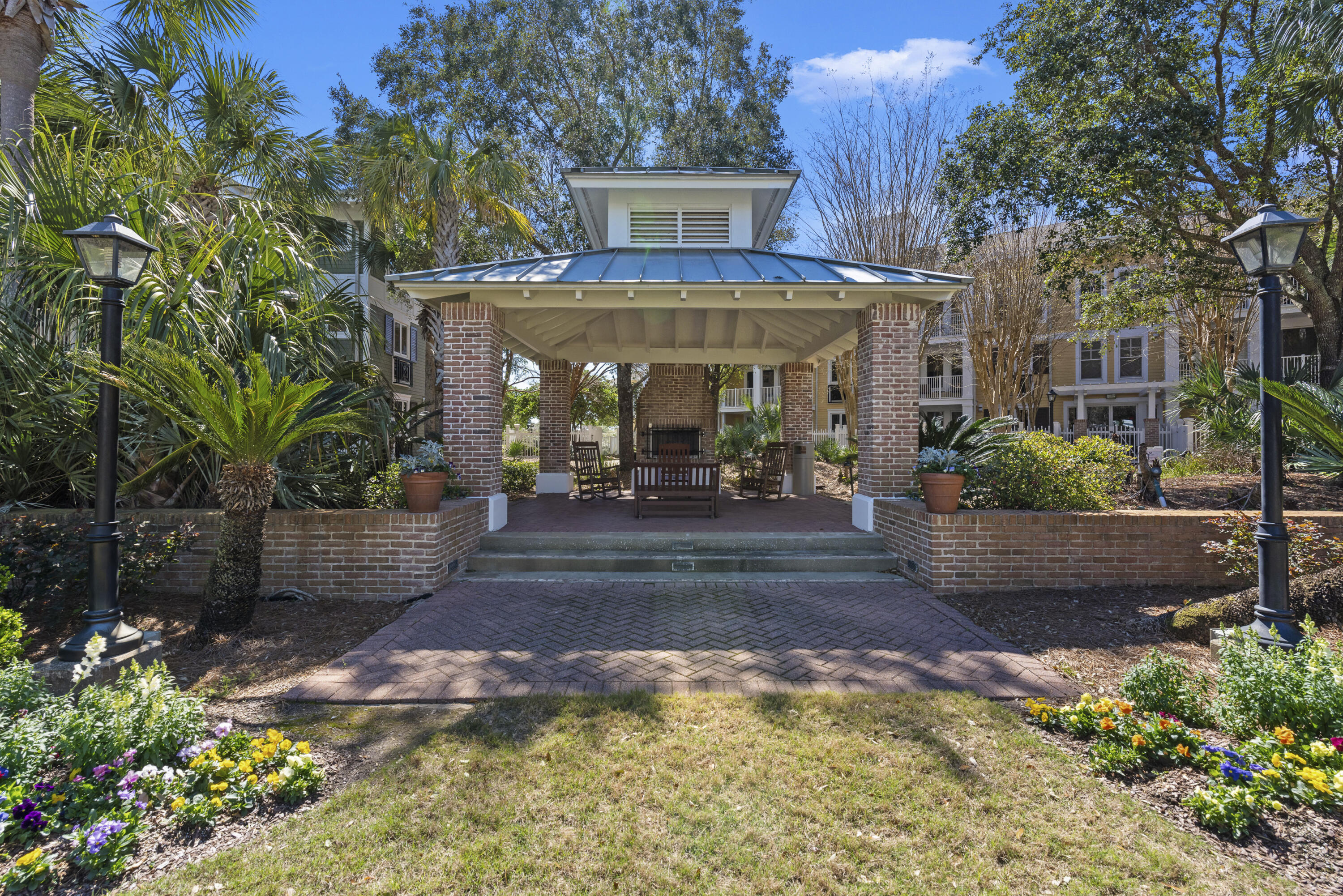 PILOT HOUSE - Residential