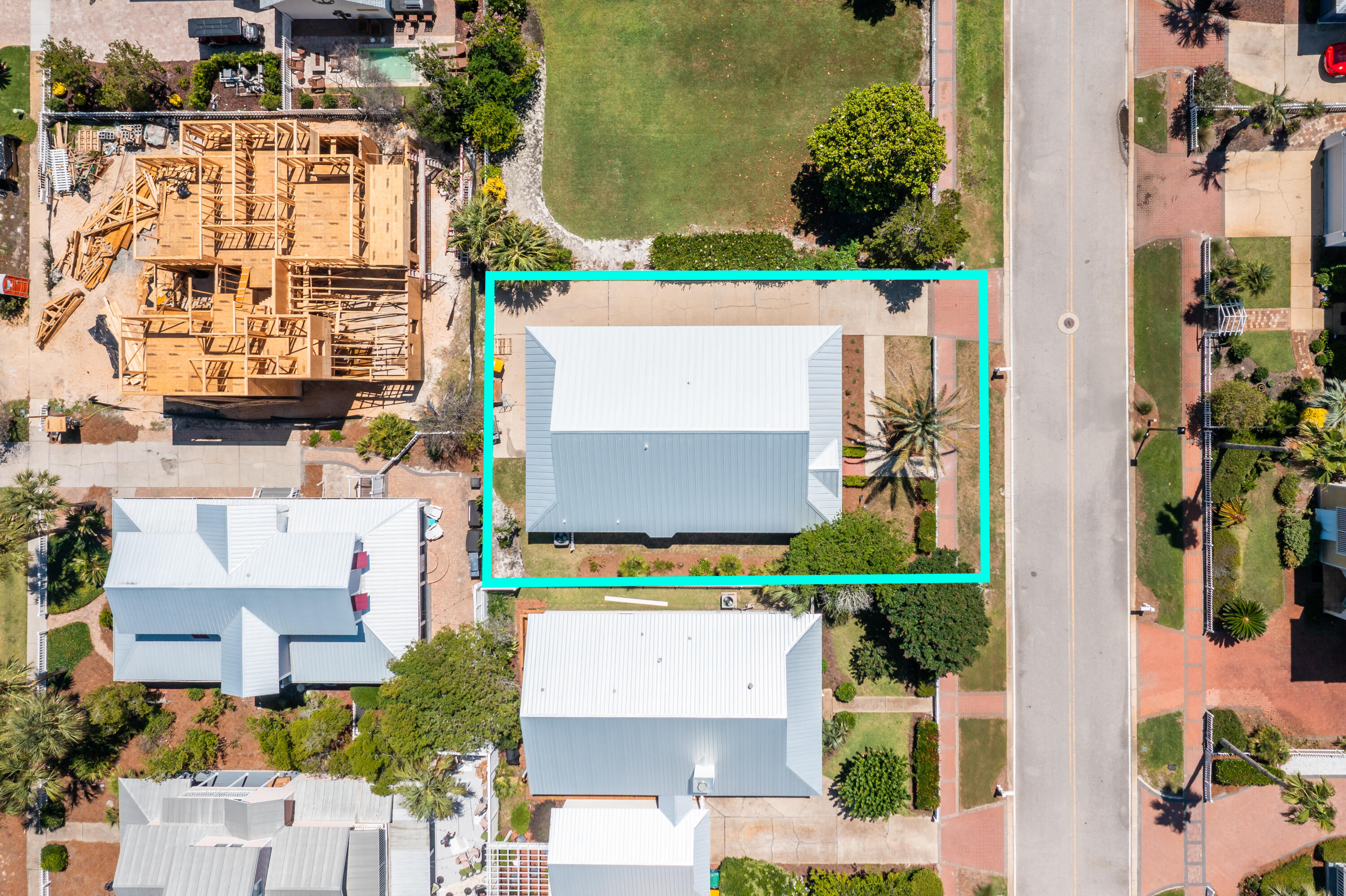 CRYSTAL SHORES - Residential