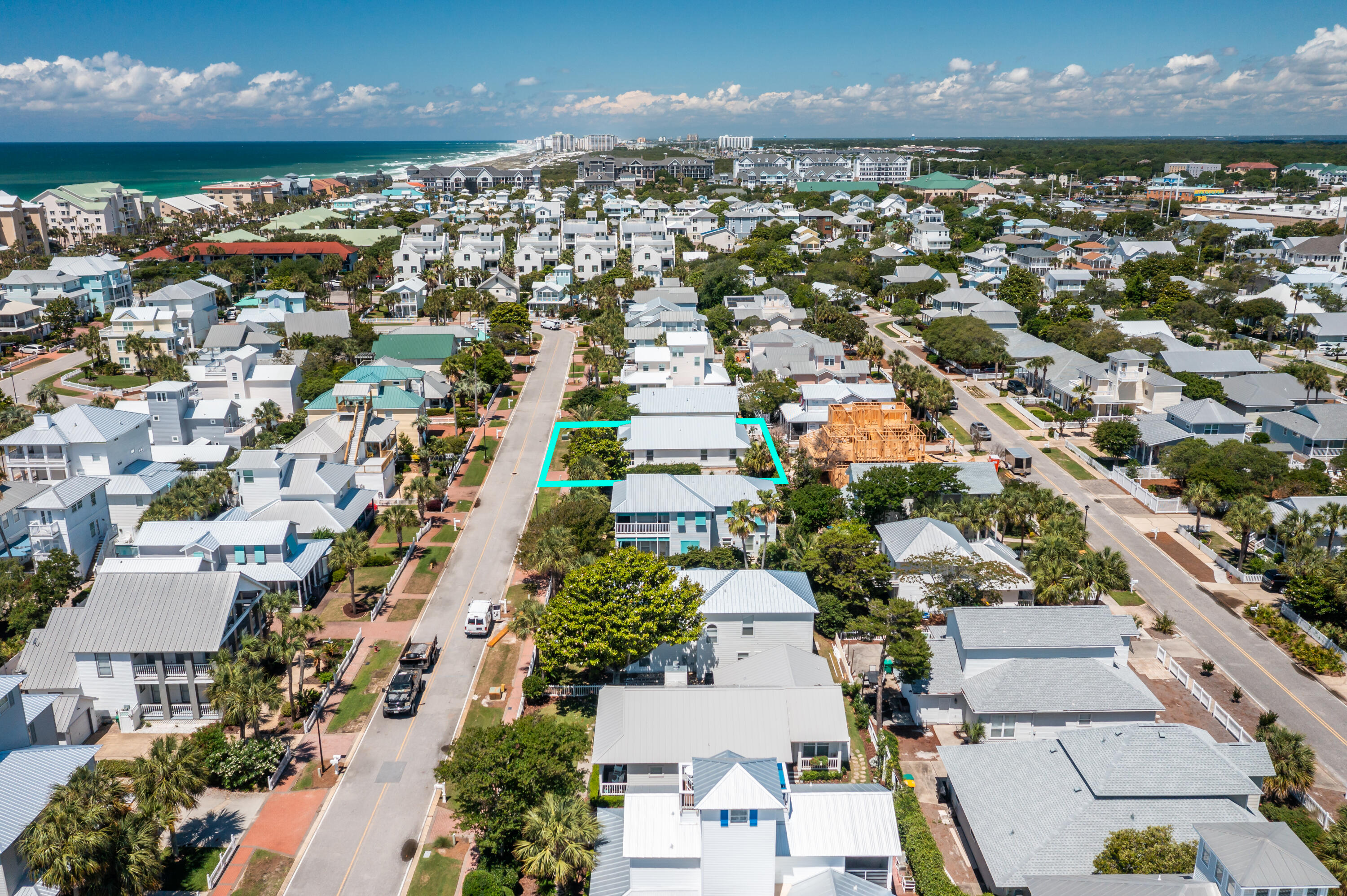 CRYSTAL SHORES - Residential