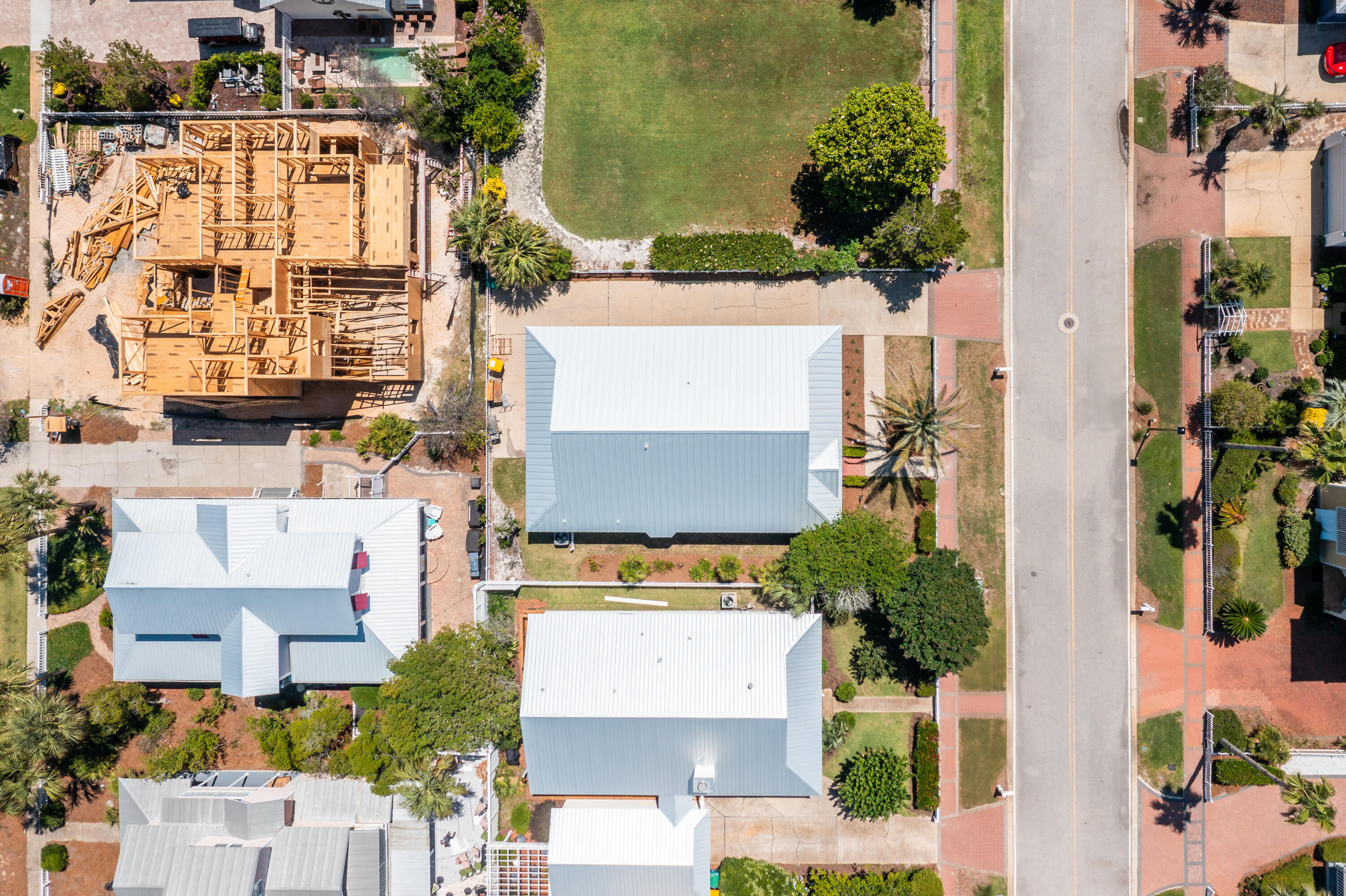 CRYSTAL SHORES - Residential