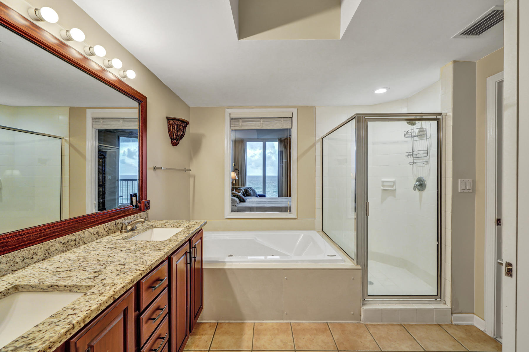 SILVER BEACH TOWERS - Residential