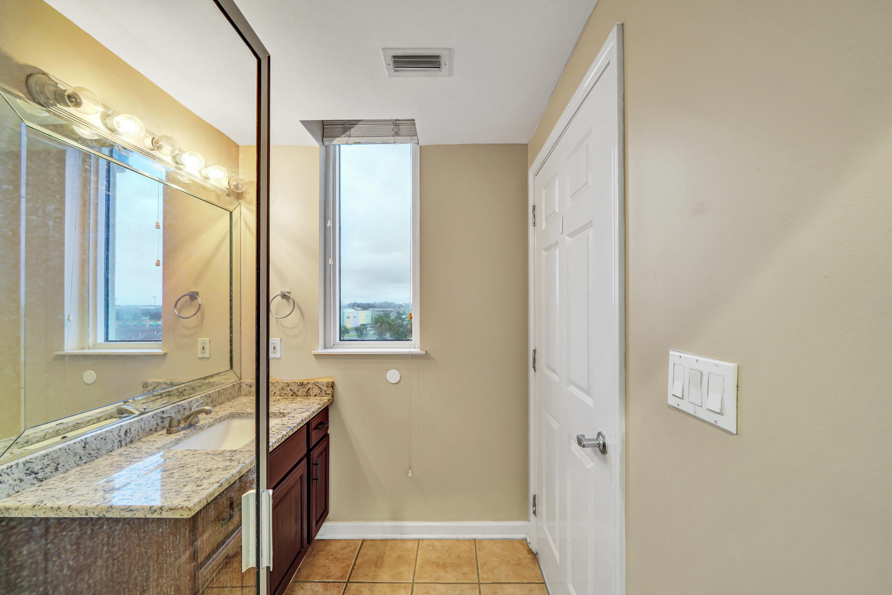 SILVER BEACH TOWERS - Residential