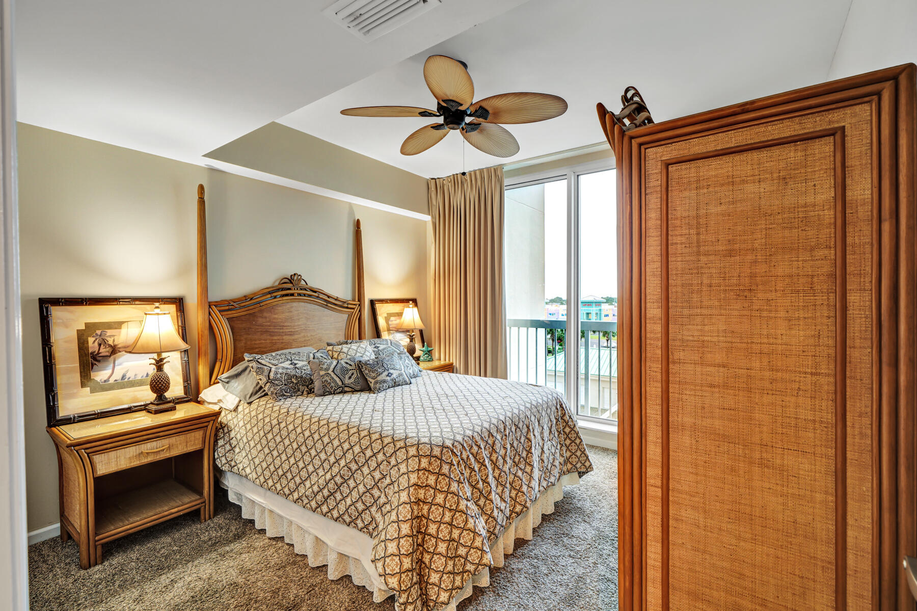 SILVER BEACH TOWERS - Residential