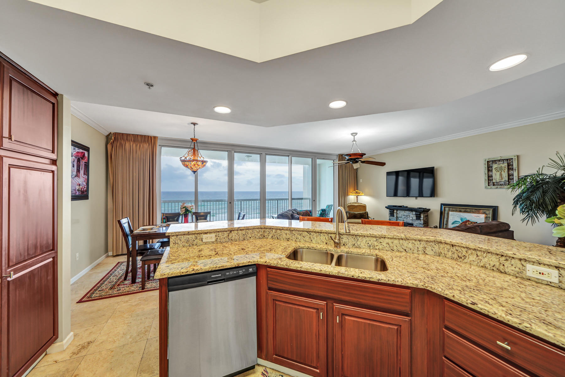 SILVER BEACH TOWERS - Residential