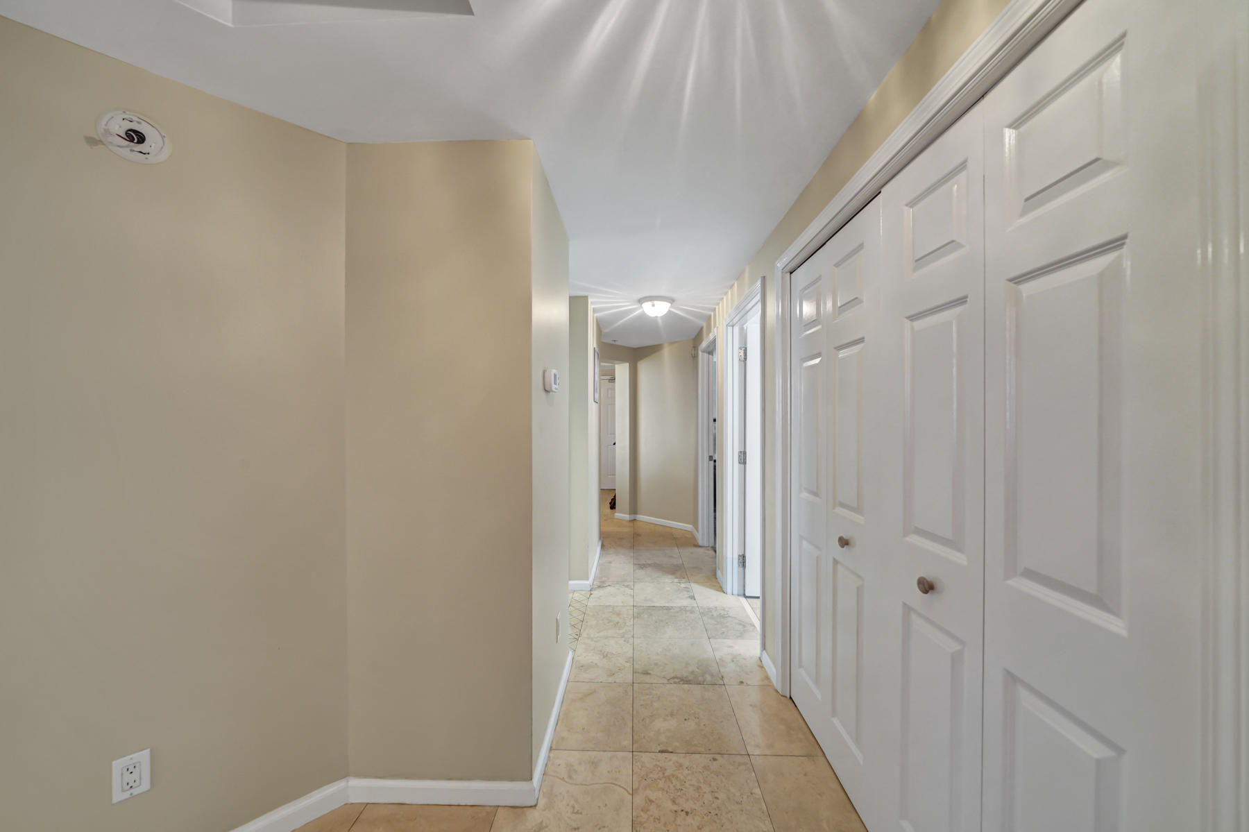 SILVER BEACH TOWERS - Residential