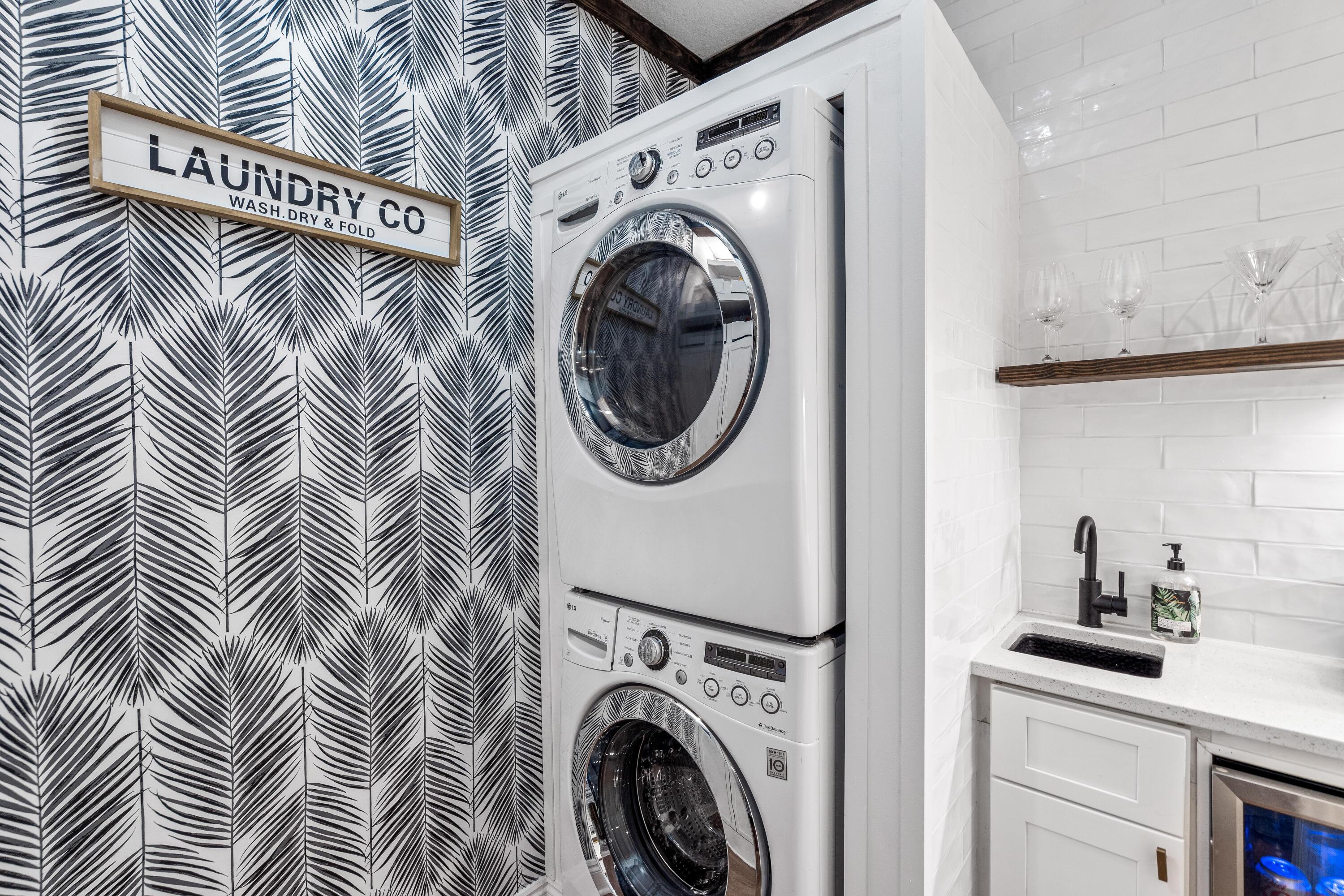 WHISPERING LAKE - Residential