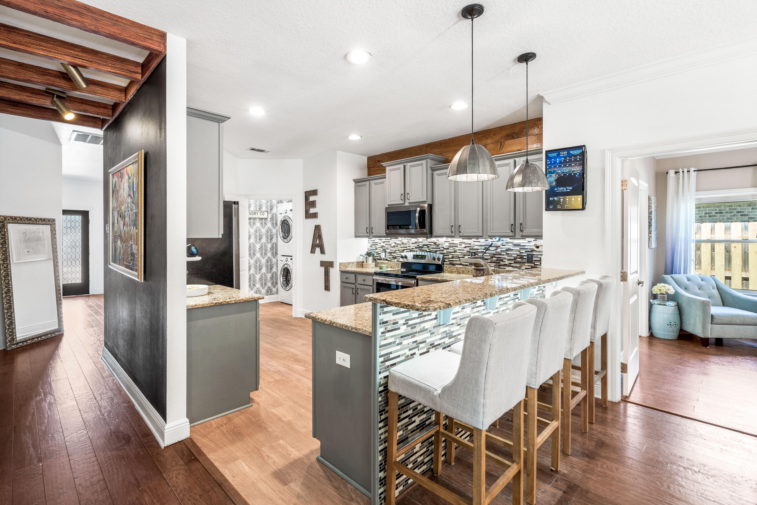 WHISPERING LAKE - Residential