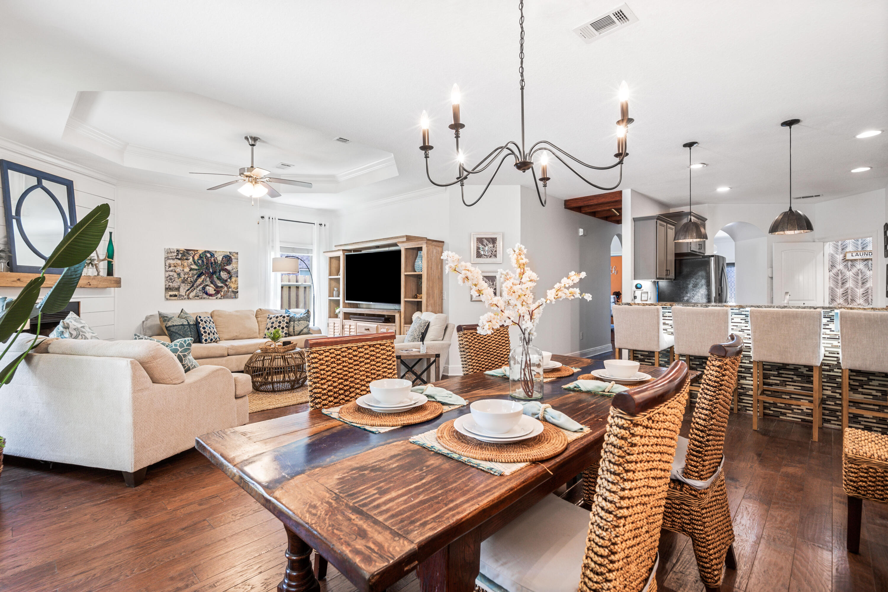 WHISPERING LAKE - Residential