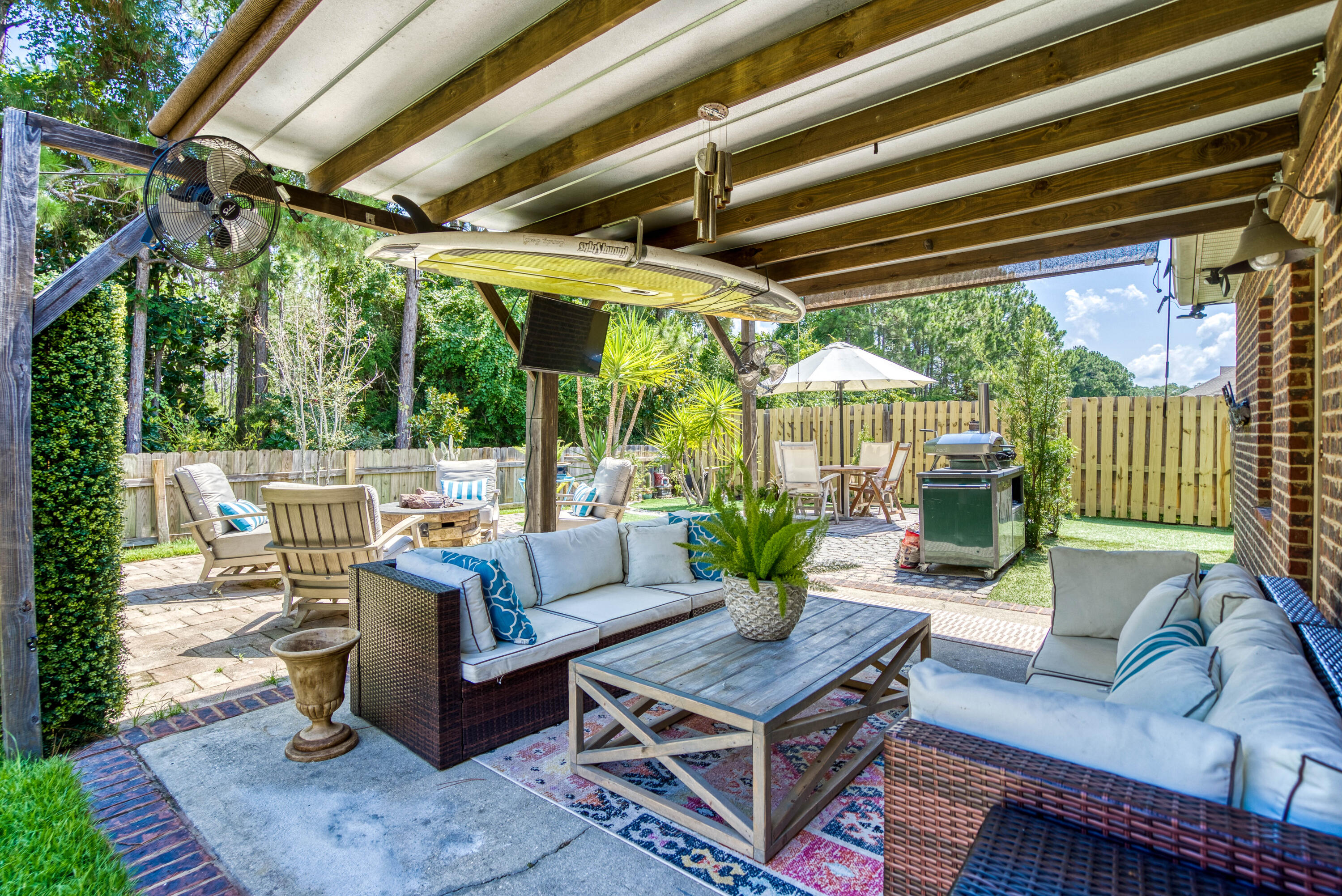 WHISPERING LAKE - Residential