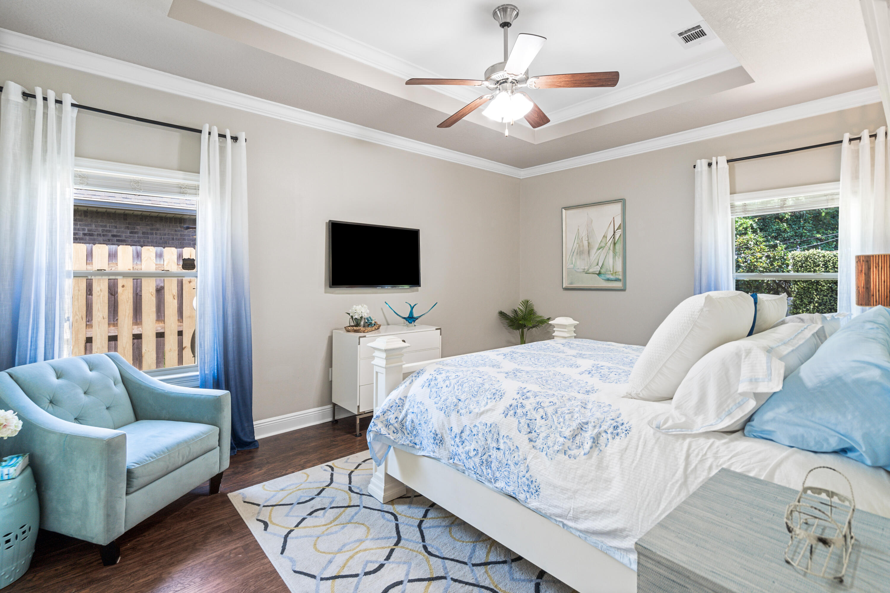 WHISPERING LAKE - Residential