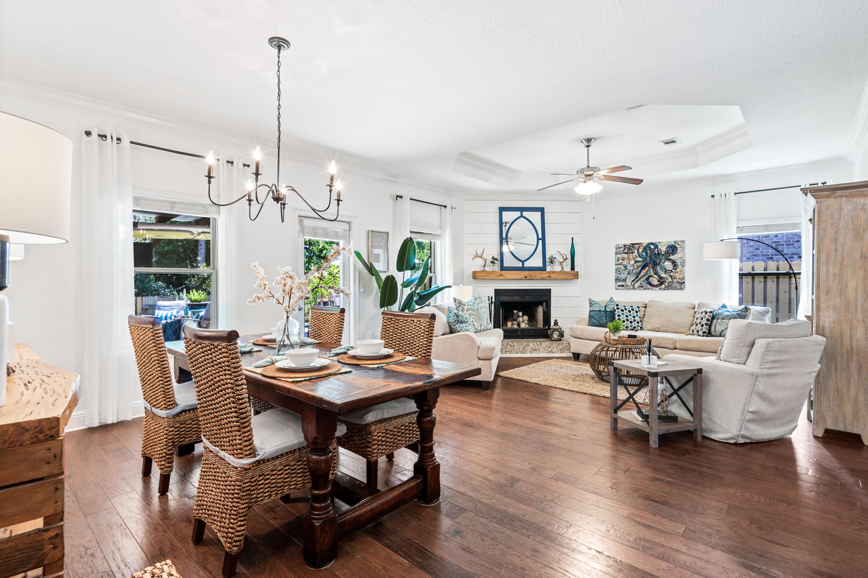 WHISPERING LAKE - Residential