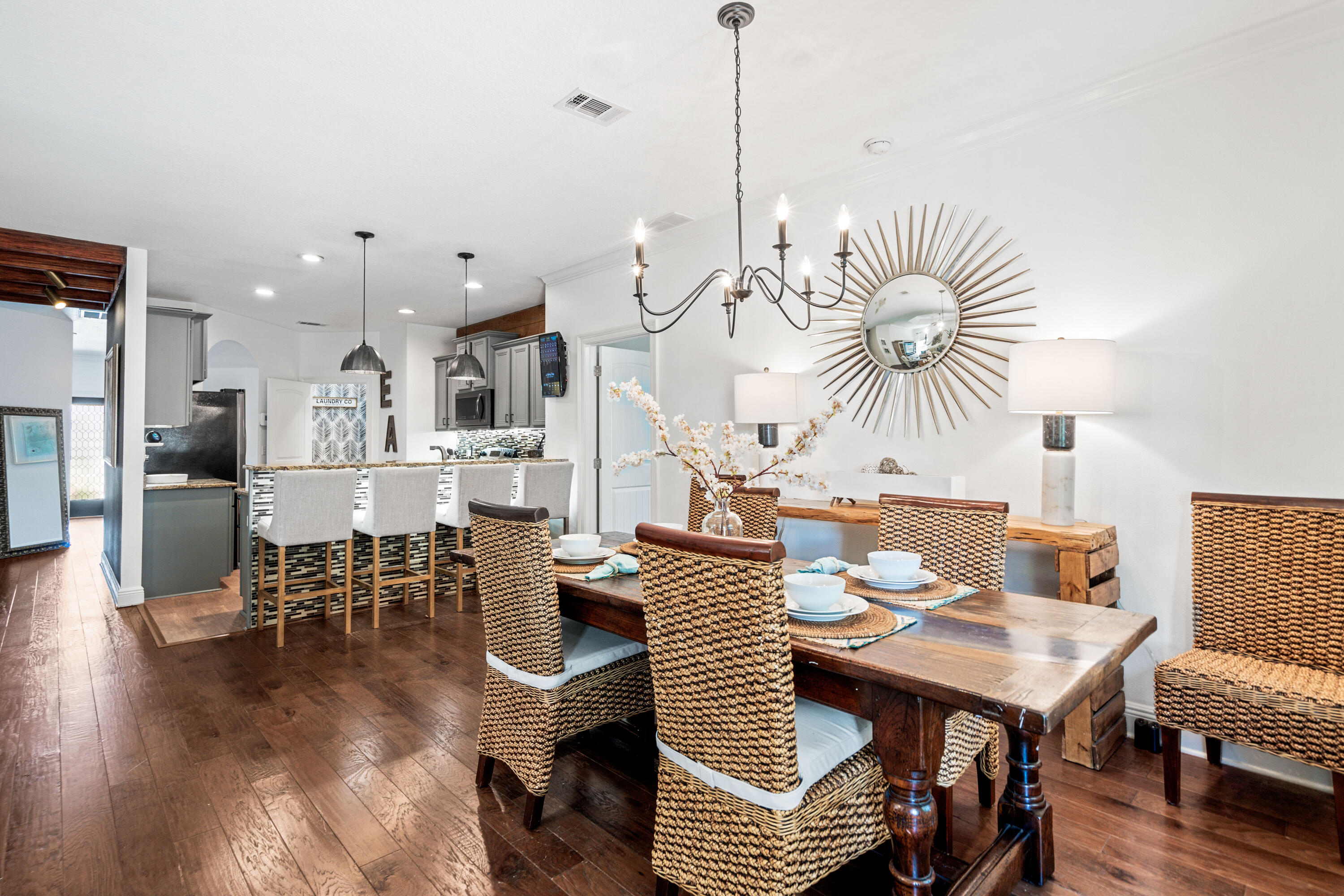 WHISPERING LAKE - Residential